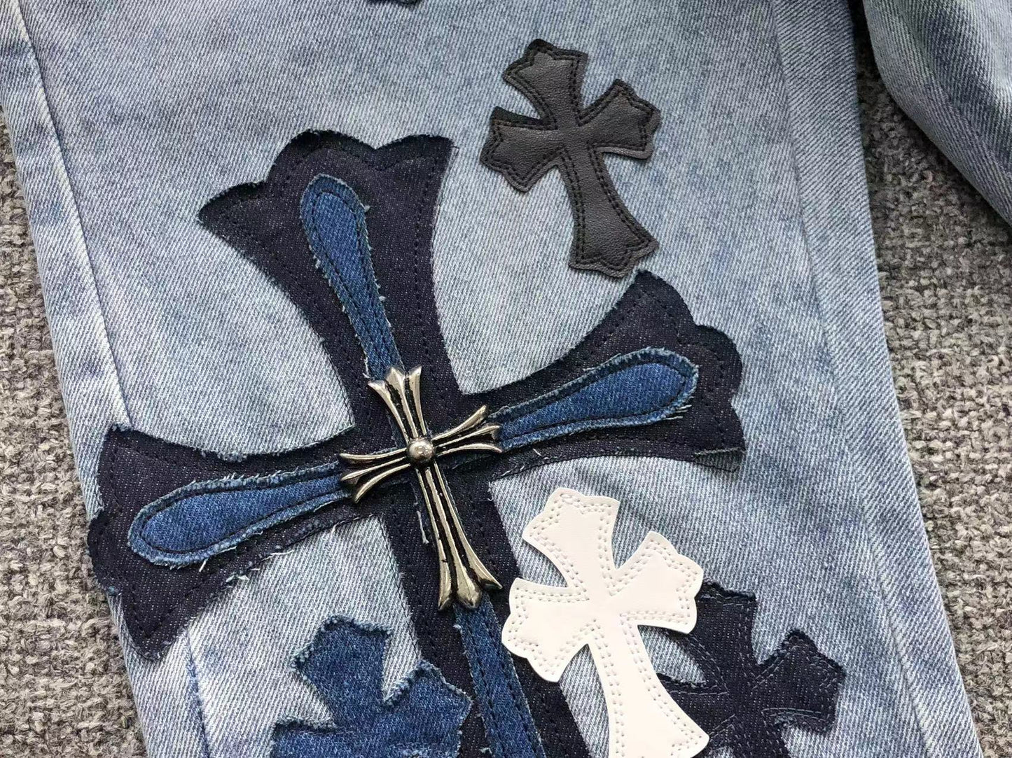 chrome-hearts-cross-patch-jeans-blue-10_df852ee1-Drip Store Argentina