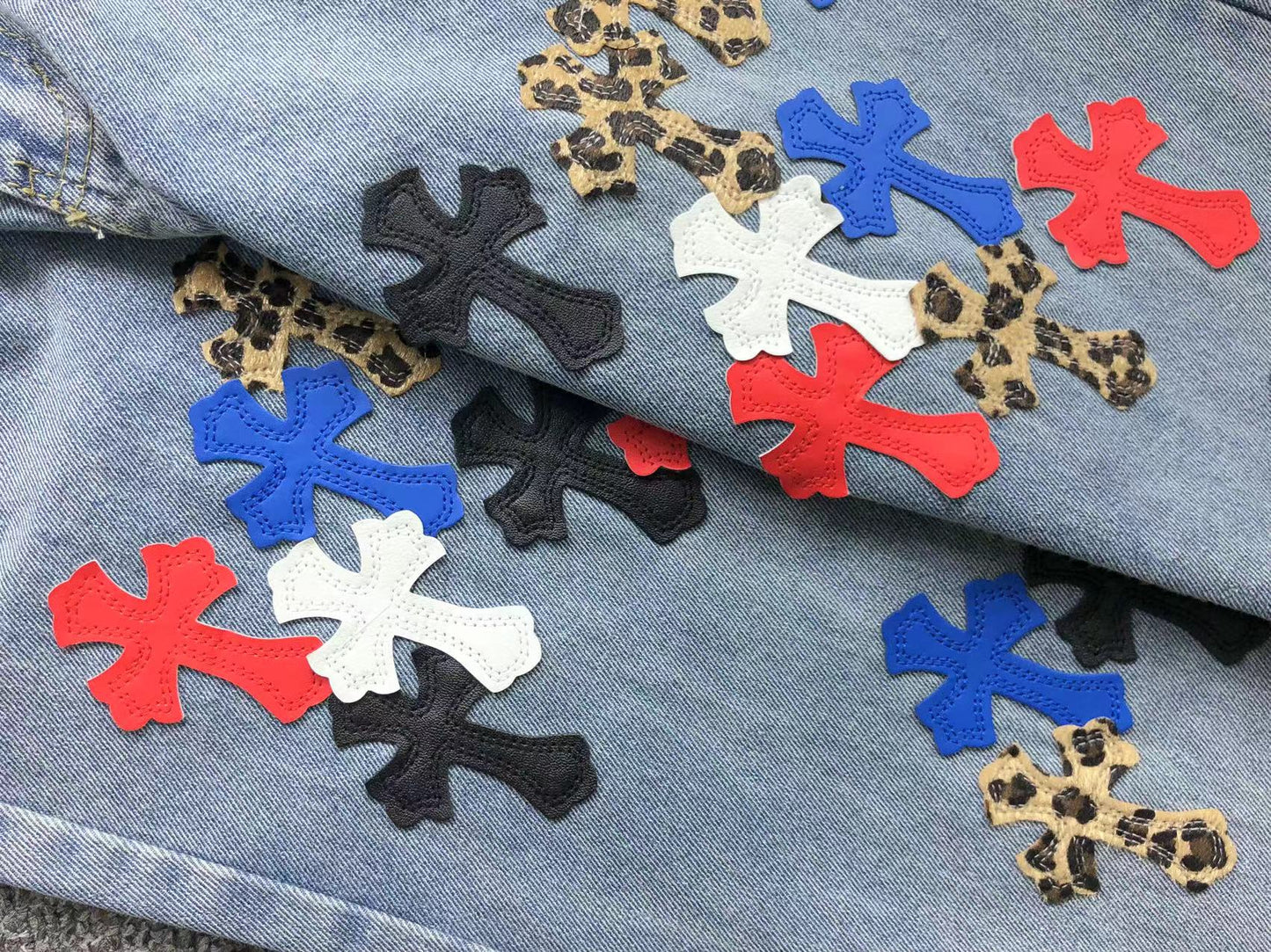 chrome-hearts-cross-patch-jeans-blue-3_009861cd-Drip Store Argentina