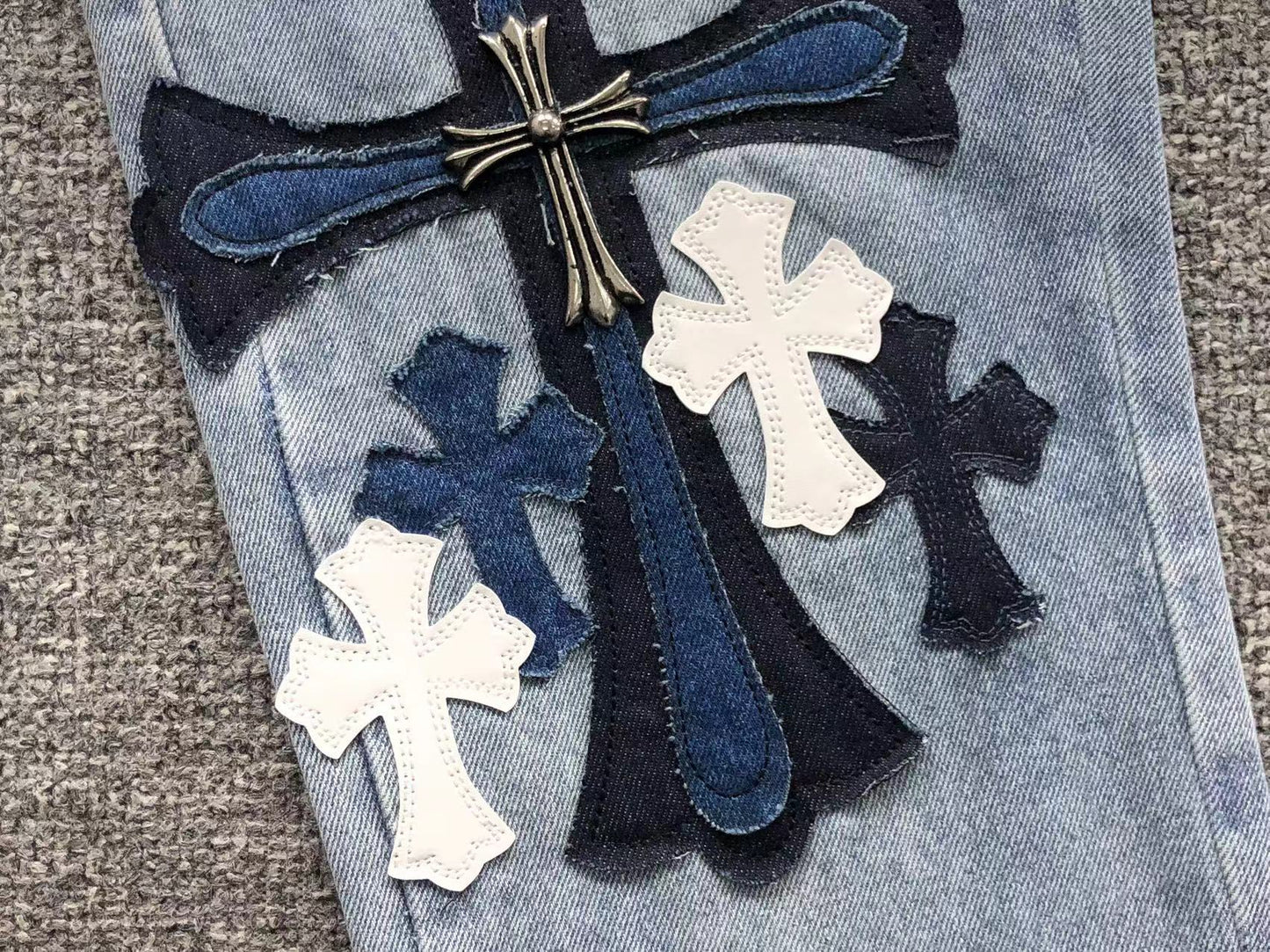 chrome-hearts-cross-patch-jeans-blue-4_0524c2ea-Drip Store Argentina