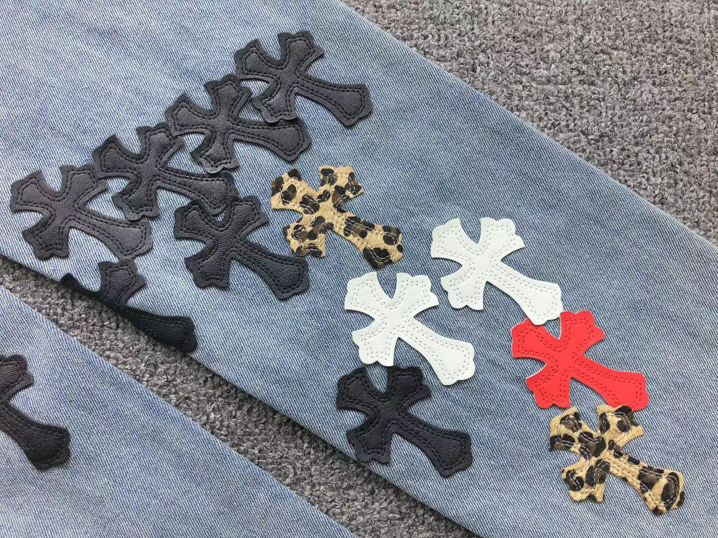 chrome-hearts-cross-patch-jeans-blue-7_5289b243-Drip Store Argentina