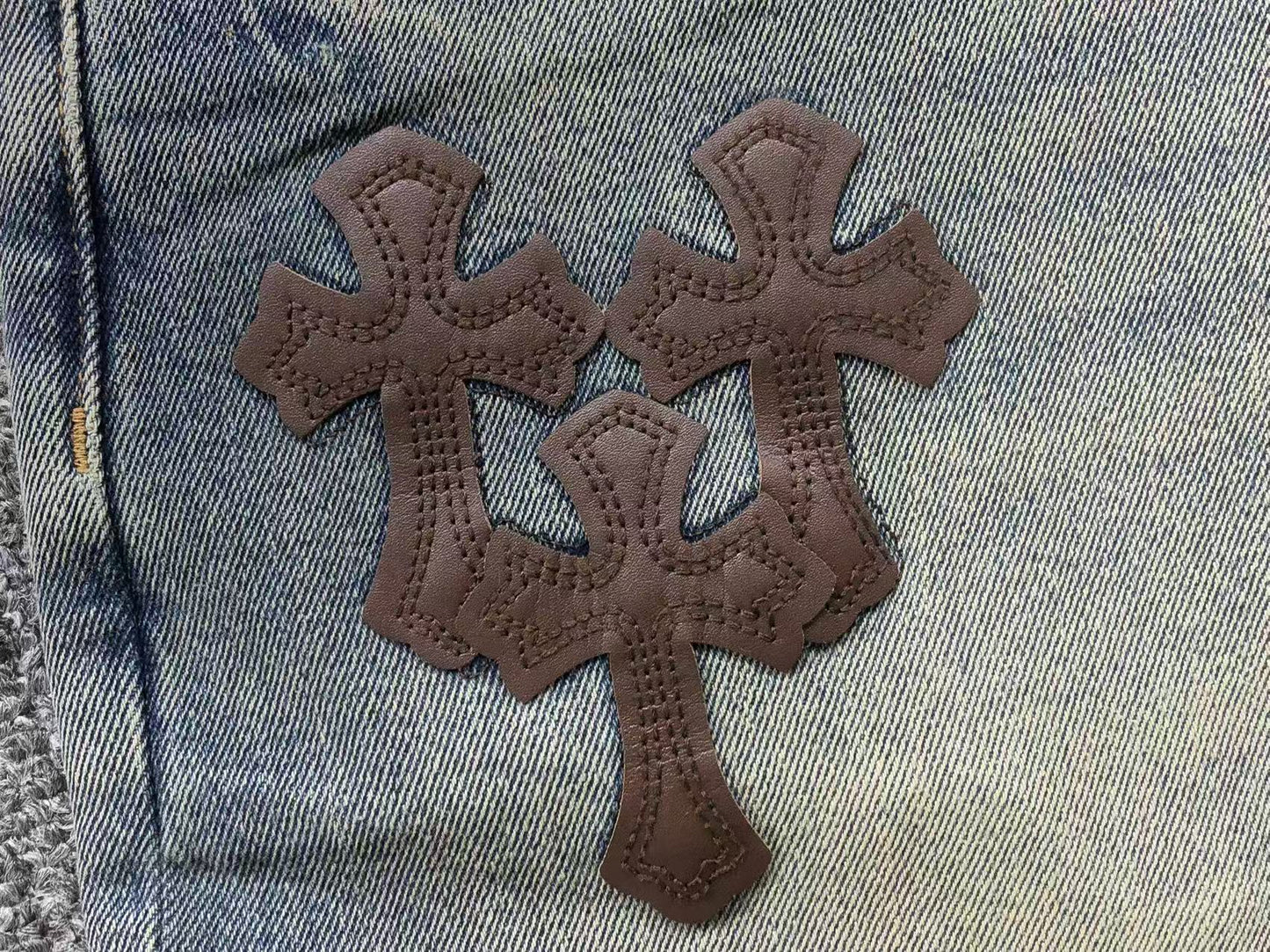 chrome-hearts-cross-patch-jeans-blue-washed-3_6a21b785-Drip Store Argentina