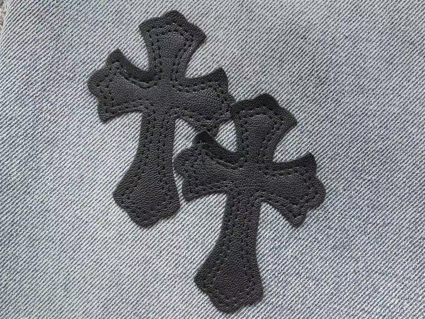 chrome-hearts-cross-patch-jeans-blue-washed-4_a099f375-Drip Store Argentina