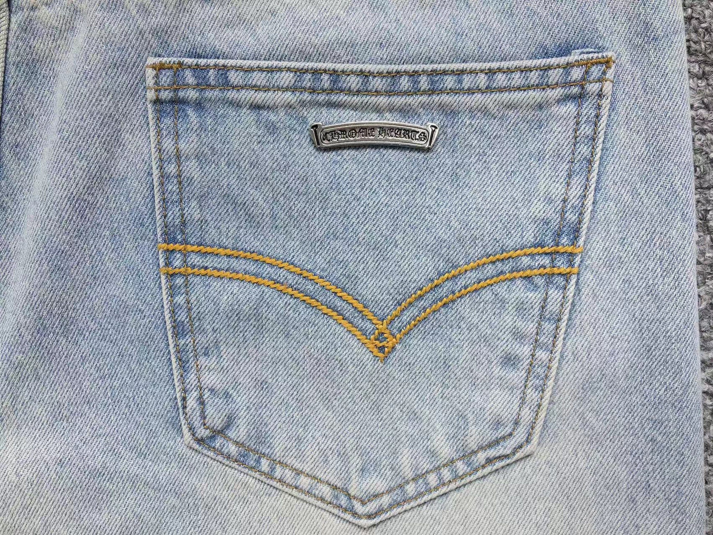 chrome-hearts-cross-patch-jeans-blue-washed-5_88765725-Drip Store Argentina