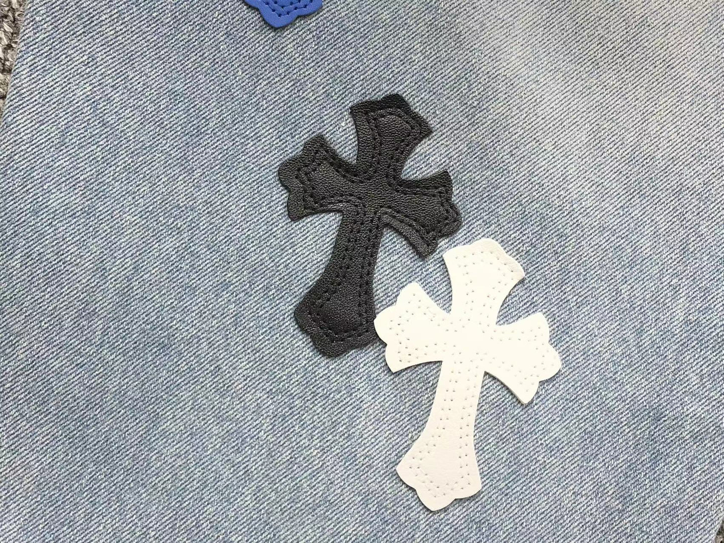 chrome-hearts-cross-patch-jeans-blue-washed-6_12f5f03b-Drip Store Argentina
