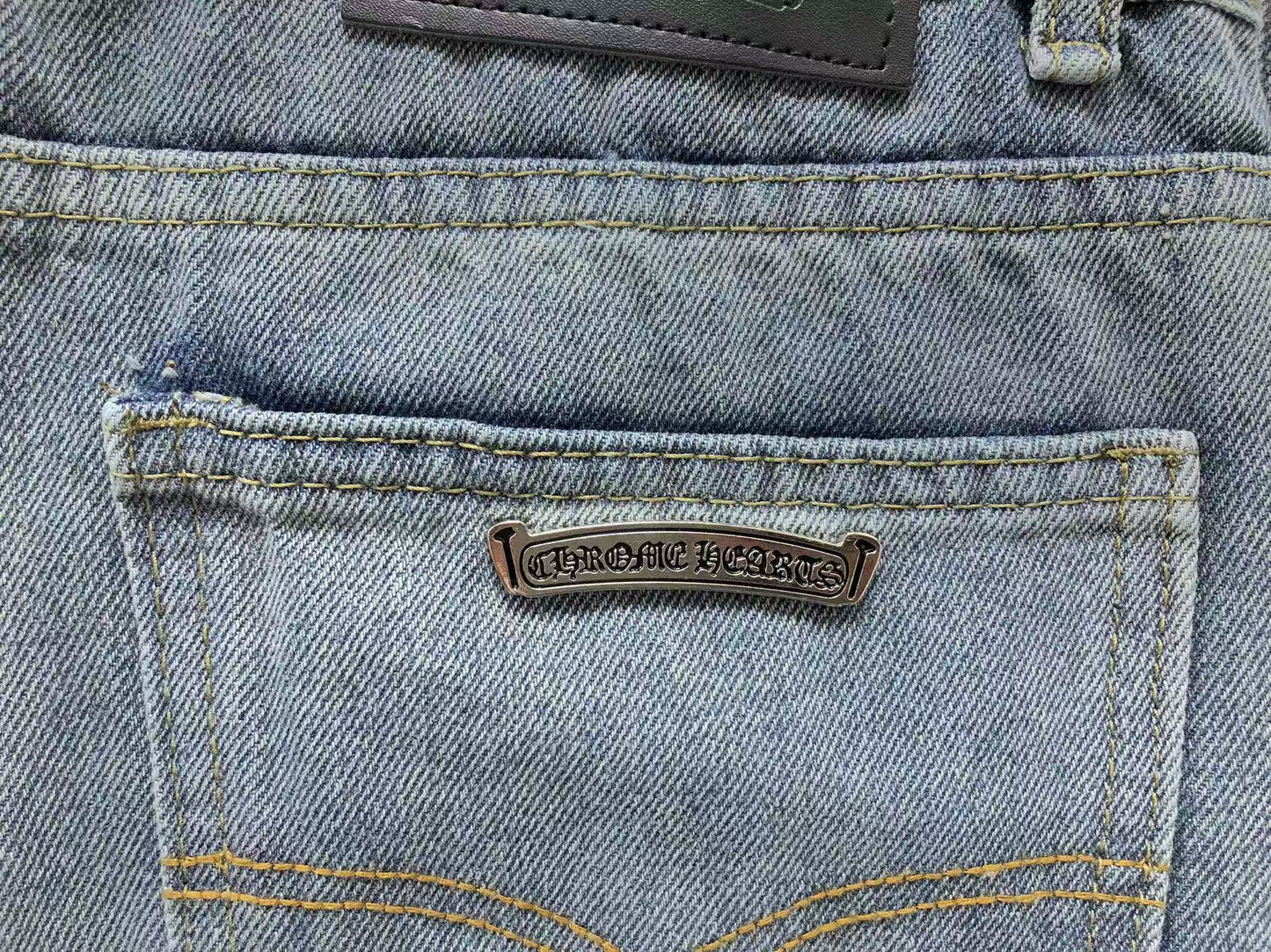 chrome-hearts-cross-patch-jeans-blue-washed-7_7e1450ad-Drip Store Argentina