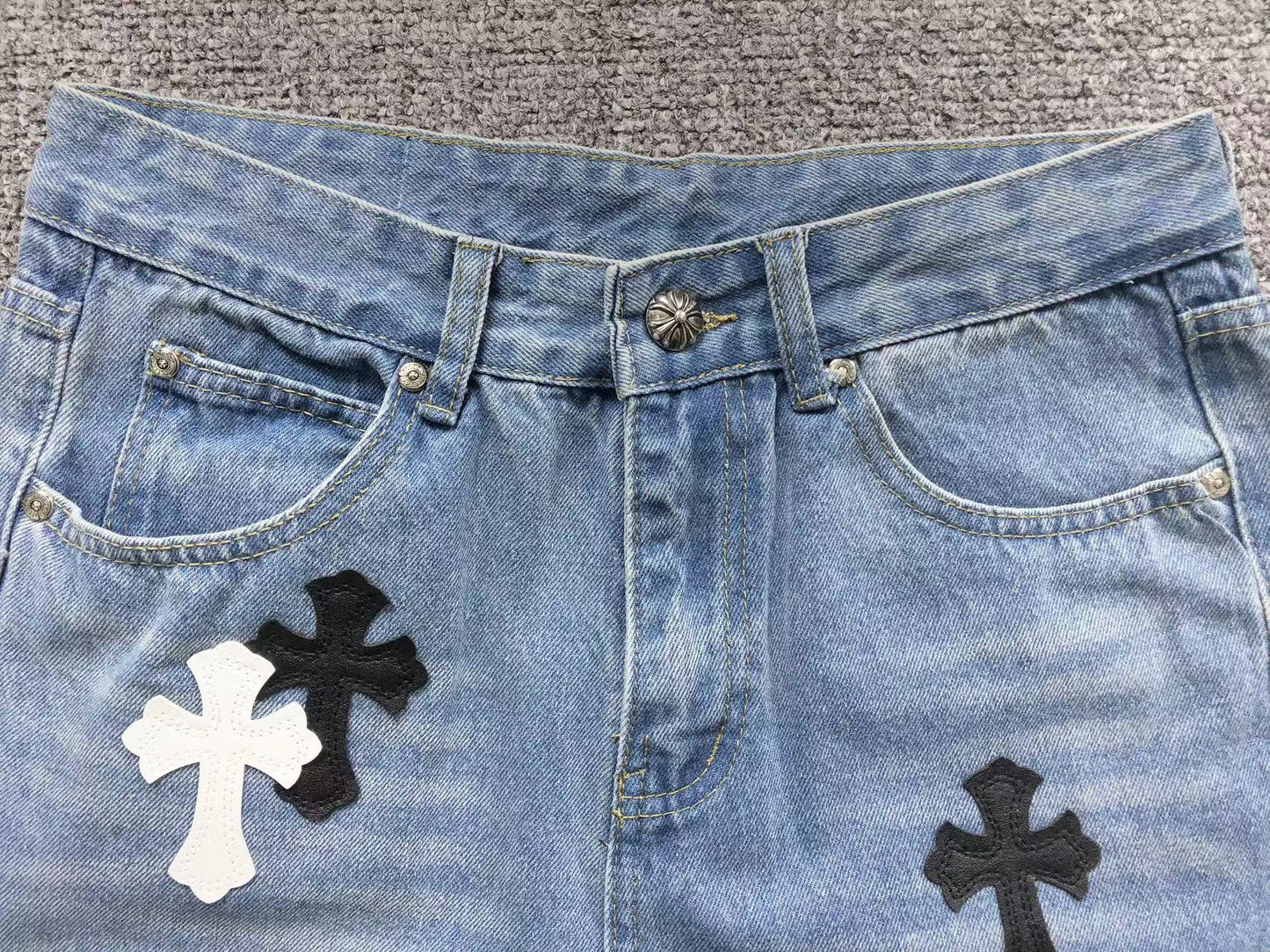 chrome-hearts-cross-patch-jeans-blue-washed-7_c6ac8976-Drip Store Argentina