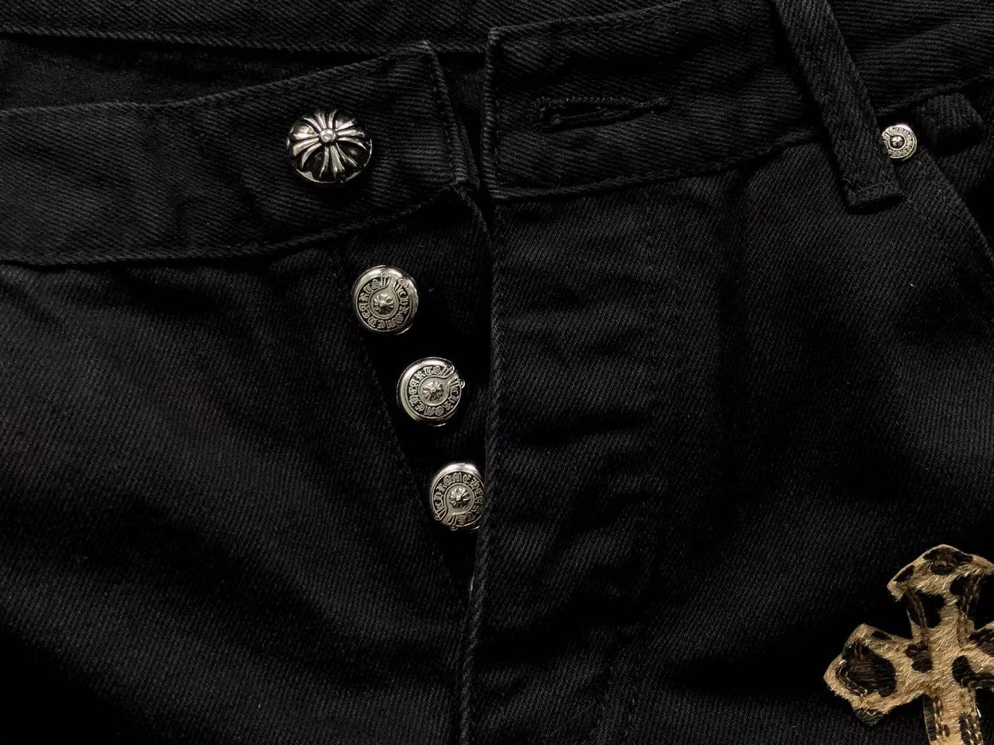 chrome-hearts-leopard-cross-patch-jeans-black-6-Drip Store Argentina