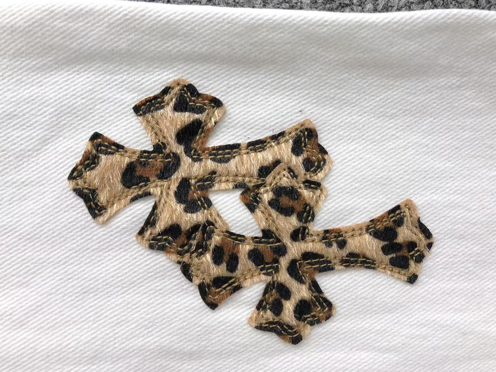 chrome-hearts-leopard-cross-patch-jeans-white-3-Drip Store Argentina