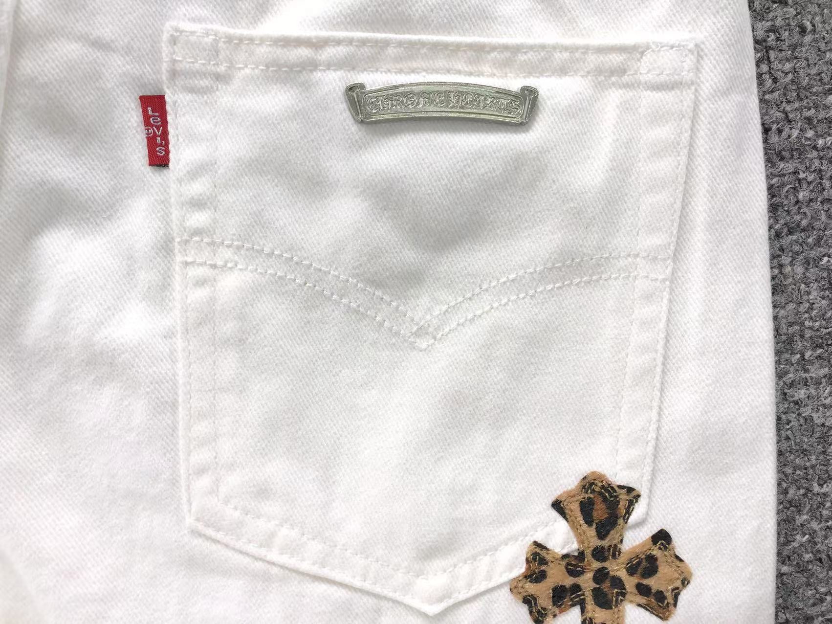 chrome-hearts-leopard-cross-patch-jeans-white-4-Drip Store Argentina