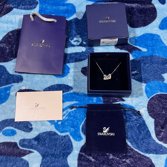 Collar Swarovski Swan Plateado