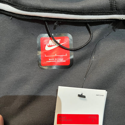 Conjunto Nike X Syna World Tech L