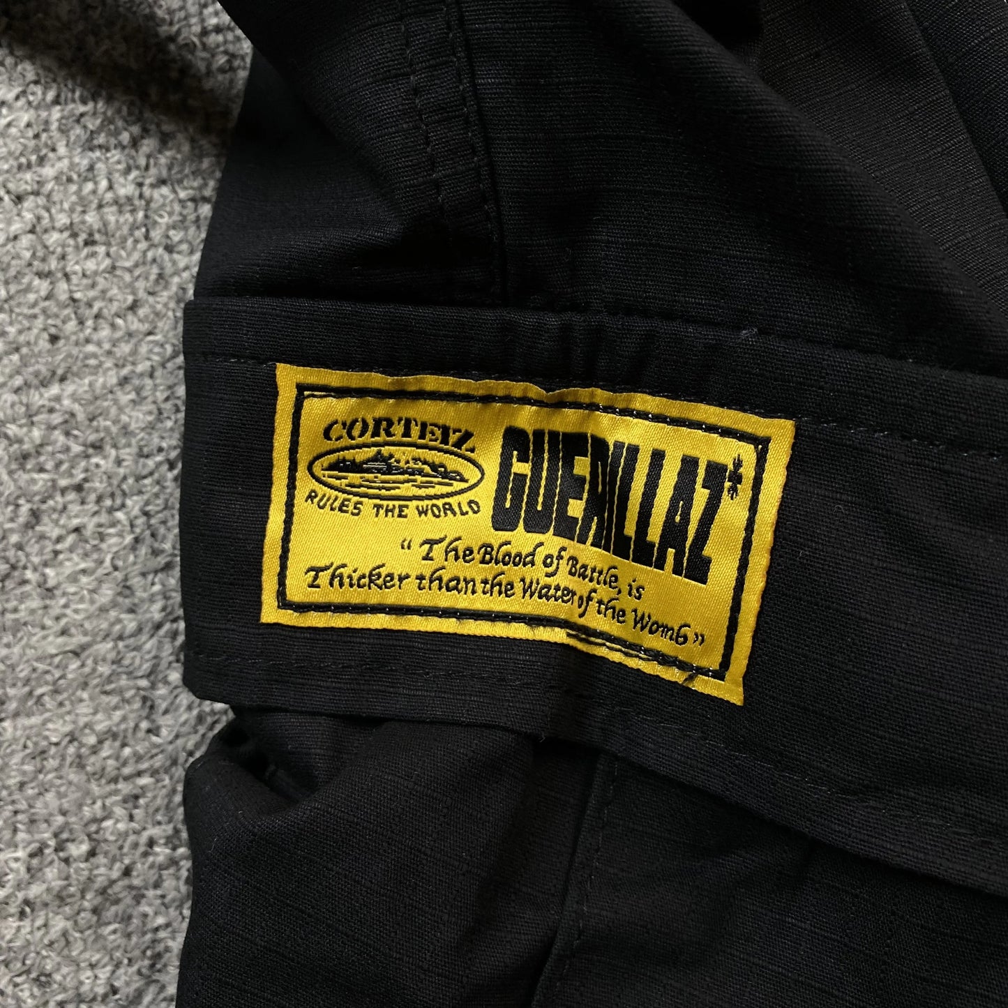 corteiz-5-starz-guerillaz-cargo-pant-black-9-Drip Store Argentina
