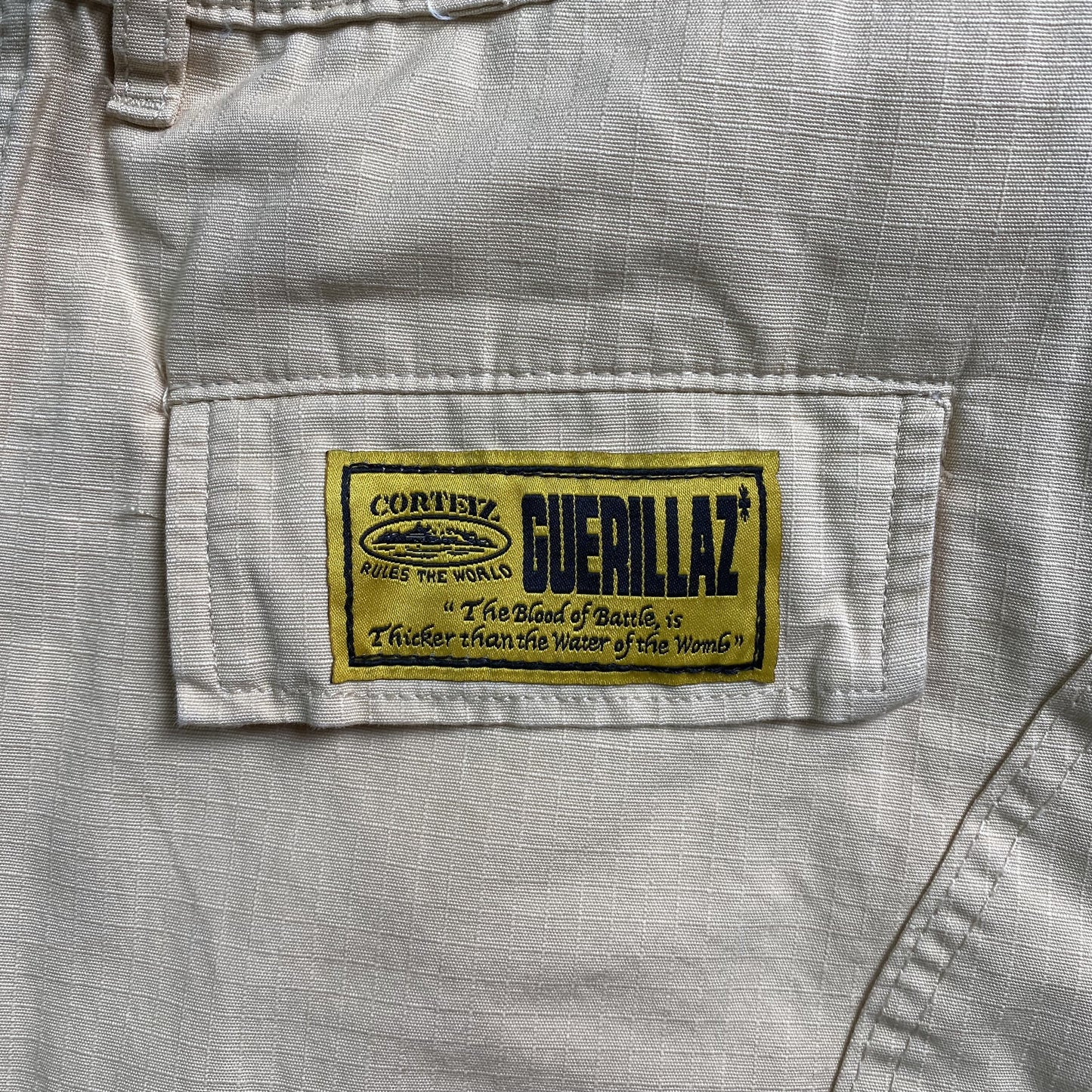 corteiz-alcatraz-cargo-shorts-beige-4-Drip Store Argentina