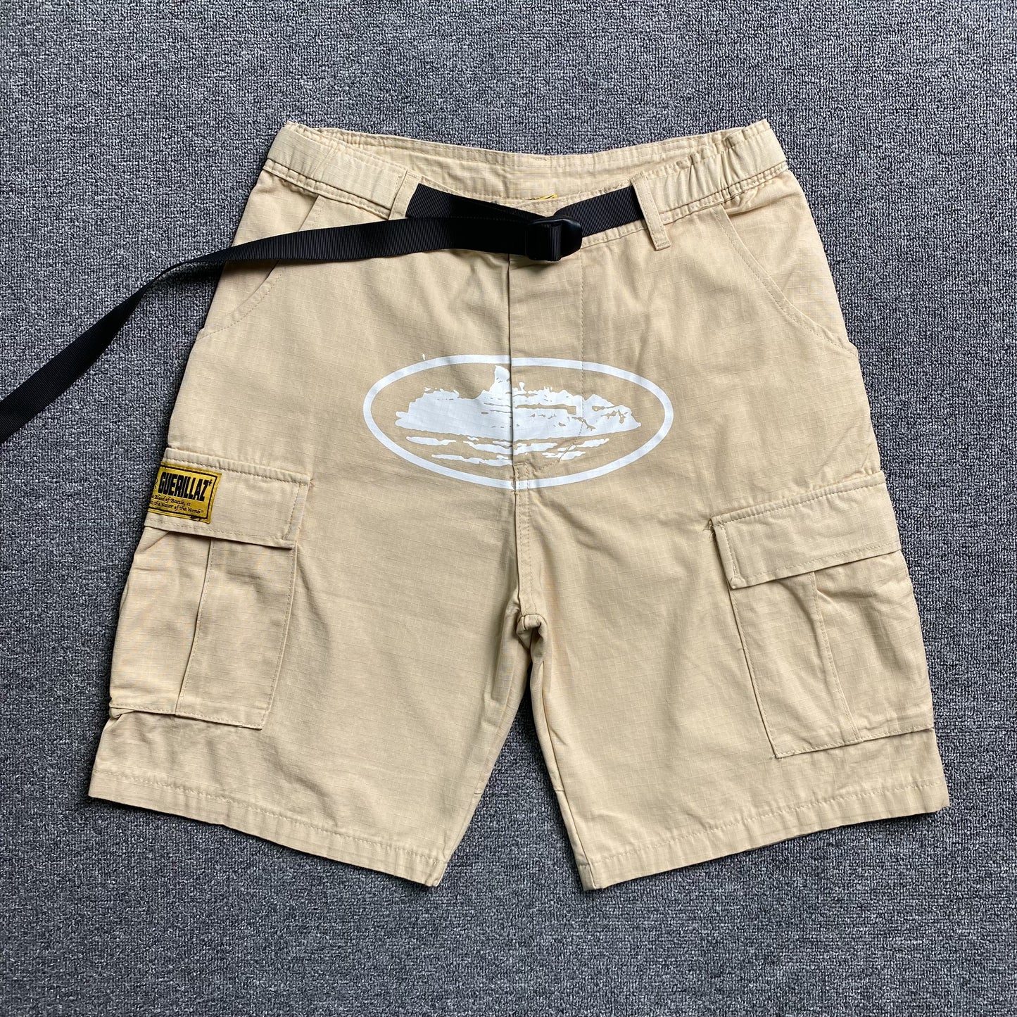corteiz-alcatraz-cargo-shorts-beige-Drip Store Argentina