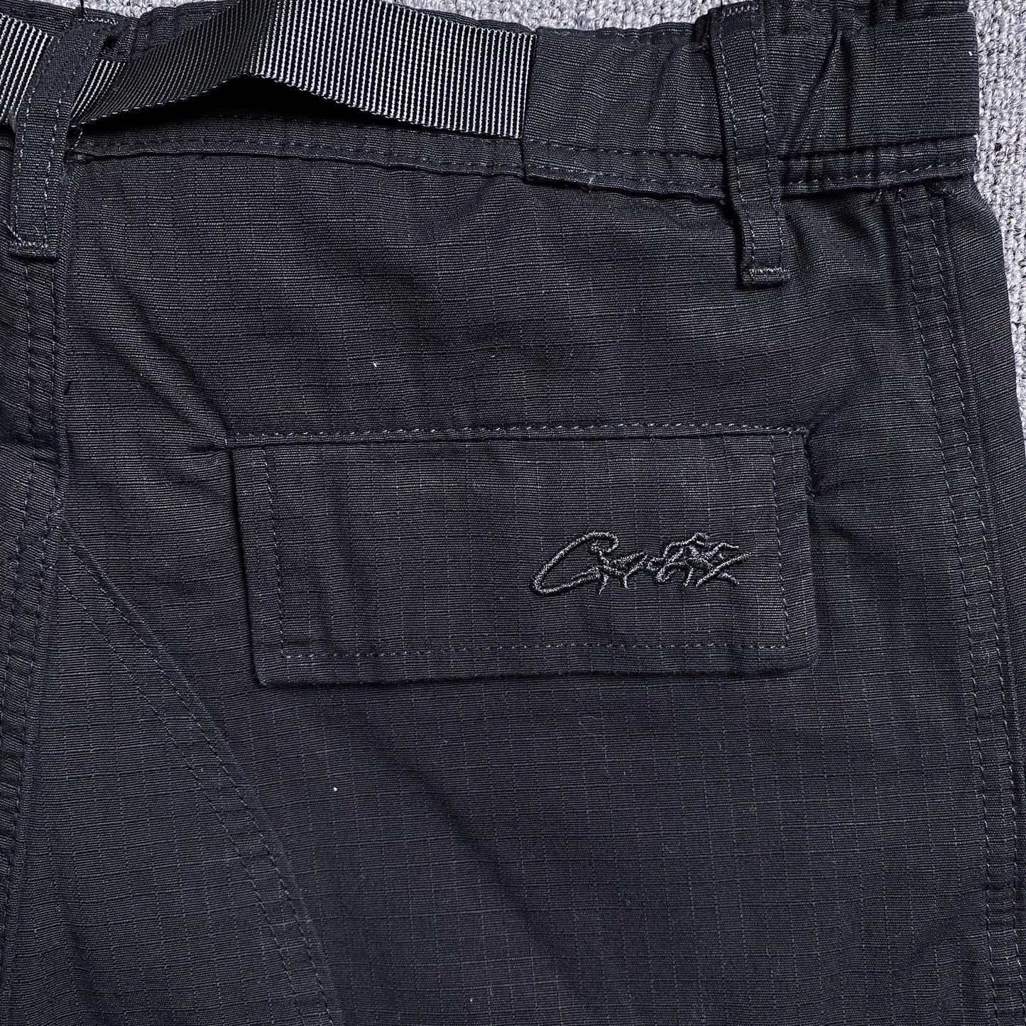 corteiz-alcatraz-cargo-shorts-triple-black-5-Drip Store Argentina