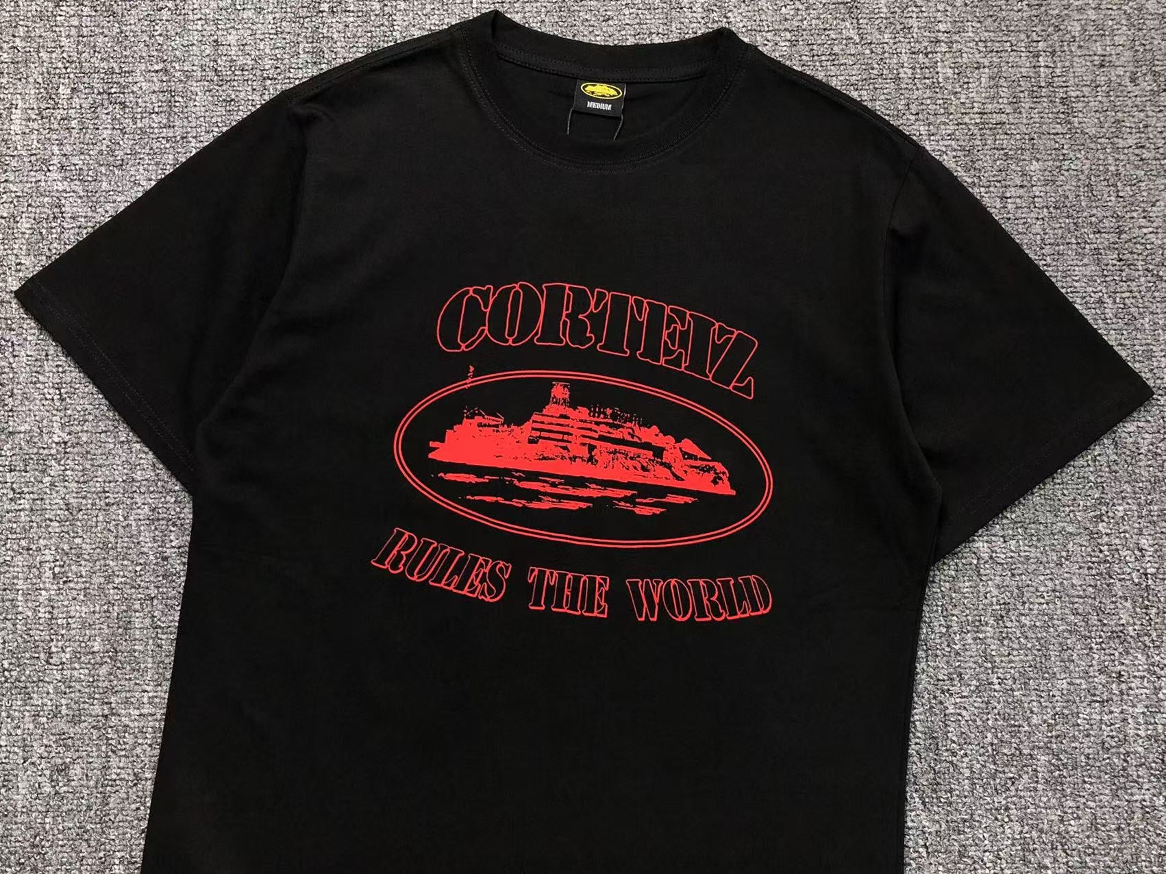 corteiz-alcatraz-rules-the-world-tee-black-3_8ab49a2e-Drip Store Argentina