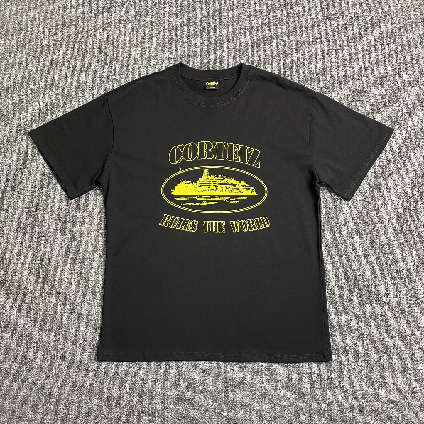 corteiz-alcatraz-rules-the-world-tee-black_62a31d38-Drip Store Argentina