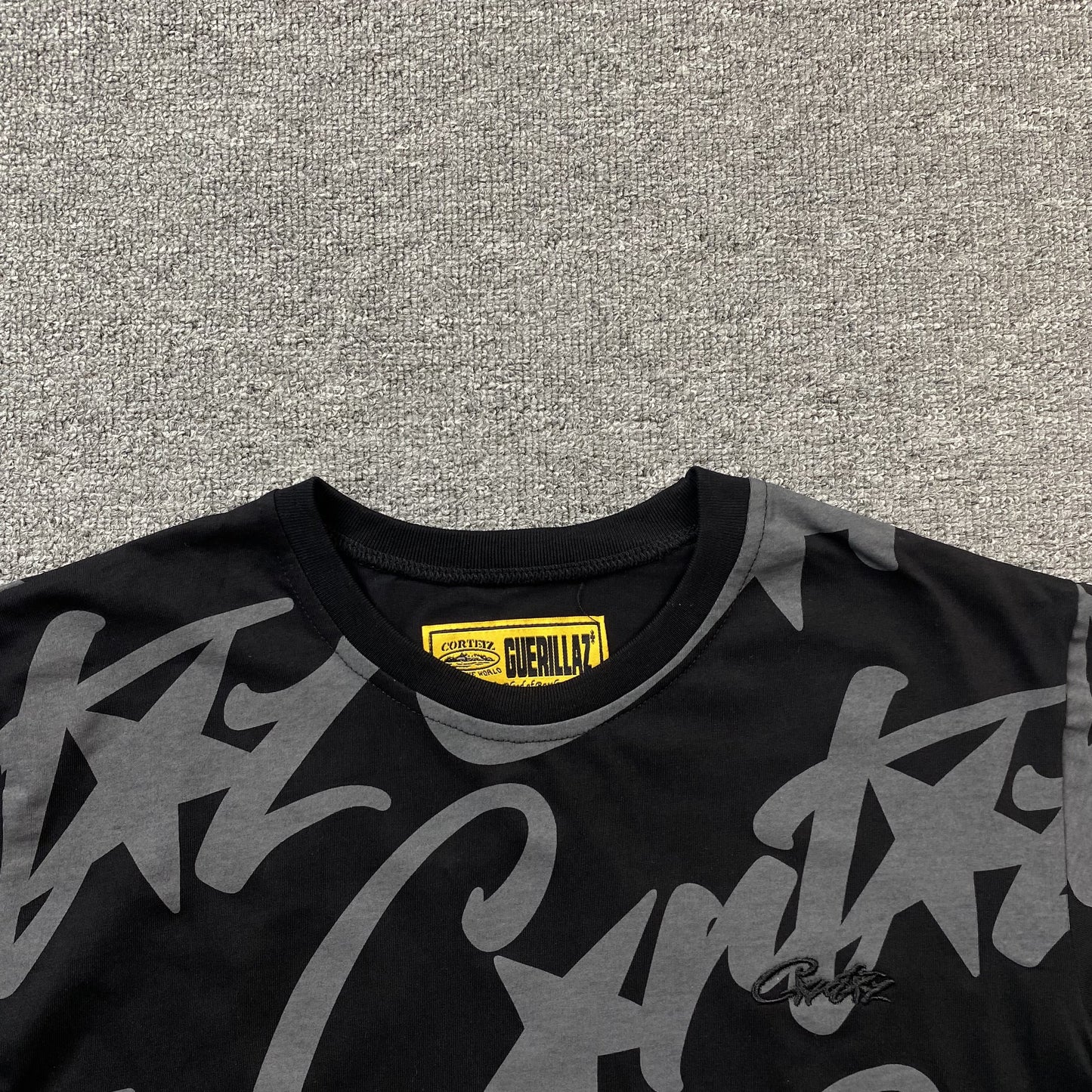 Remera Corteiz Allstarz Allover Negra