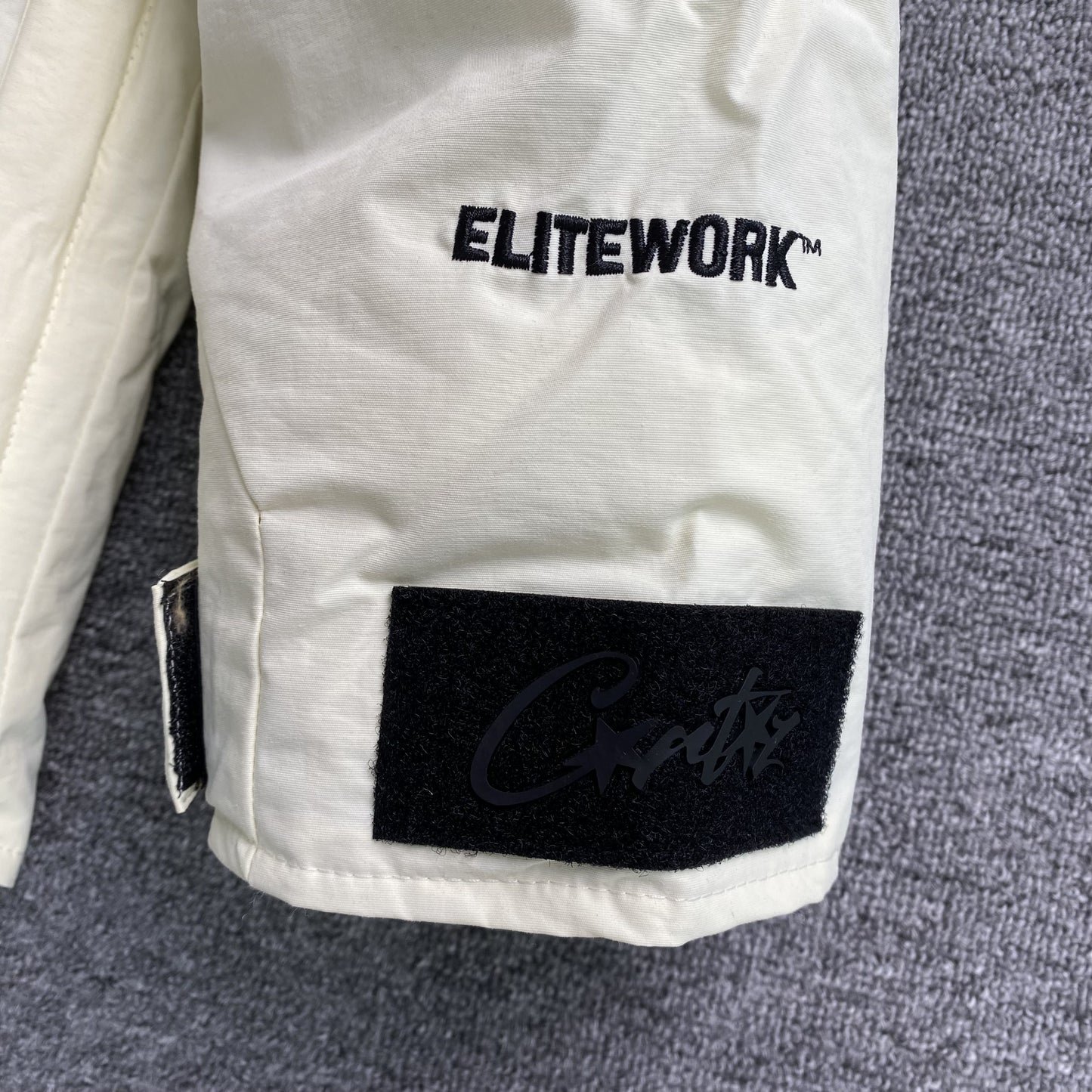 corteiz-bolo-b_i_g-jacket-cream-6-Drip Store Argentina