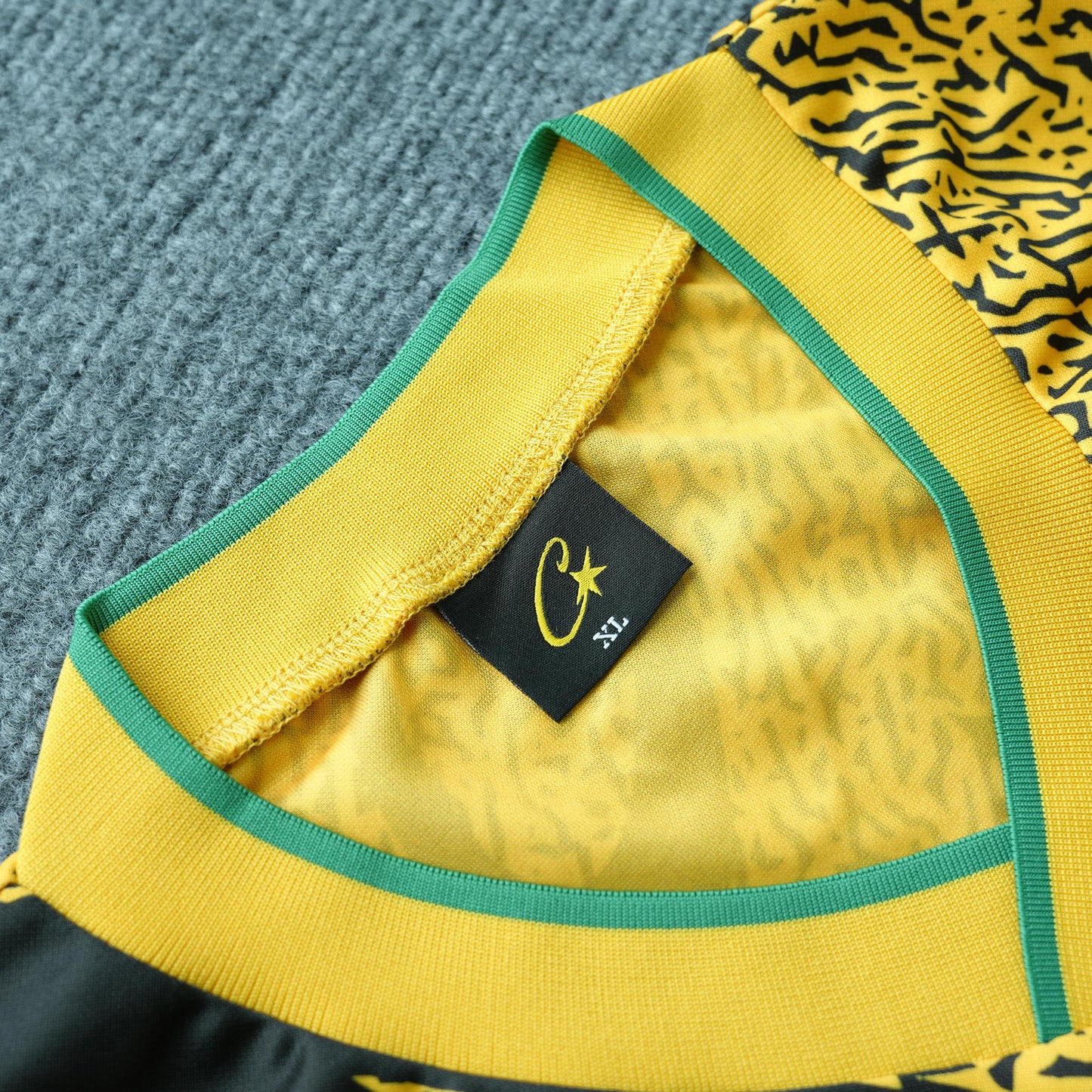 Remera Corteiz Corteiz Carni Stellations Camiseta Amarilla