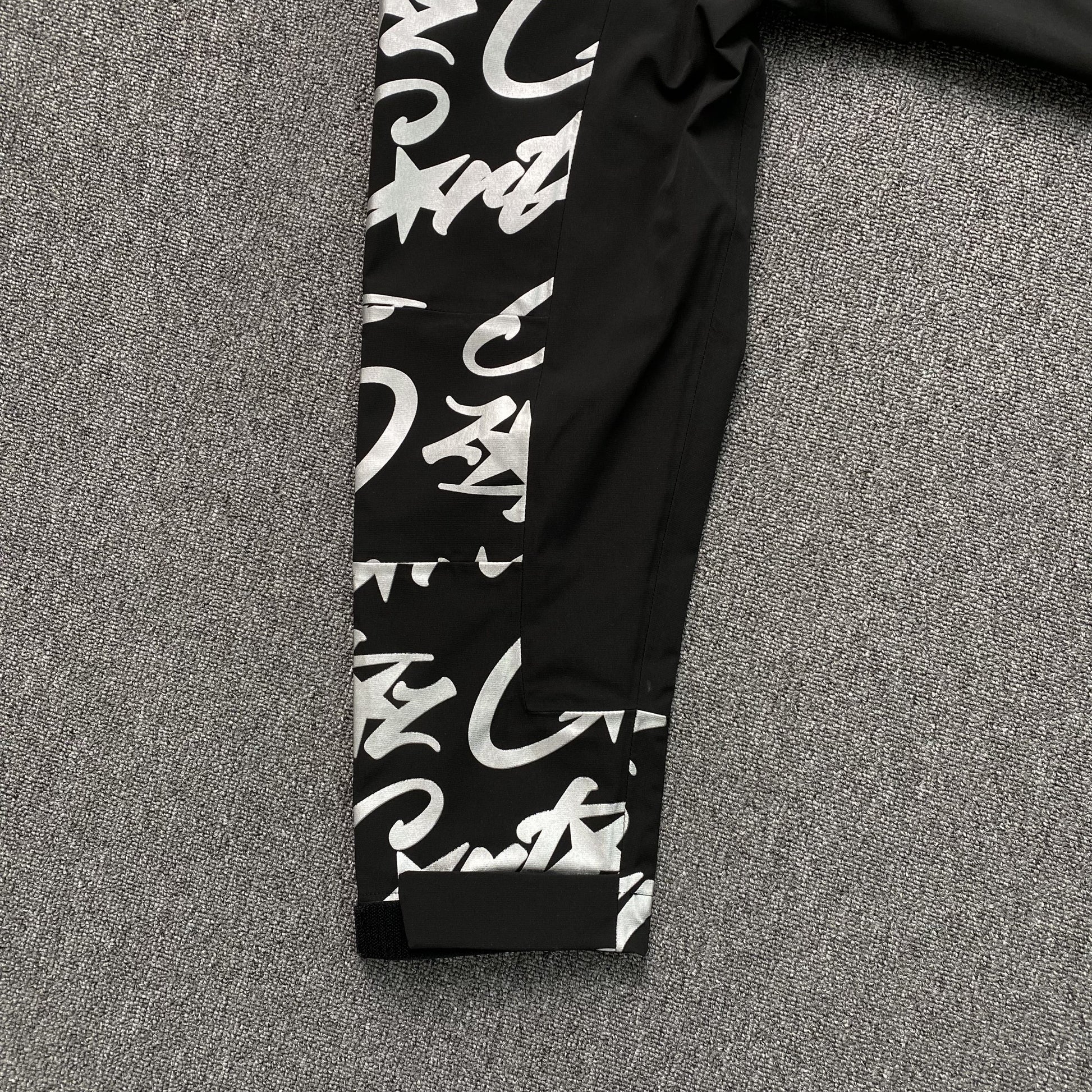 corteiz-elitework-waterproof-shell-jacket-black-6-Drip Store Argentina