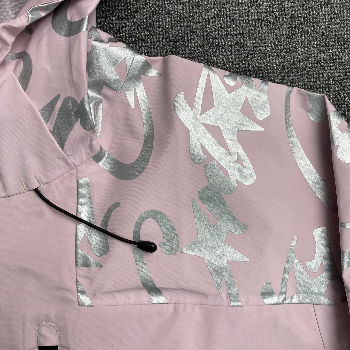 corteiz-elitework-waterproof-shell-jacket-pink-10-Drip Store Argentina