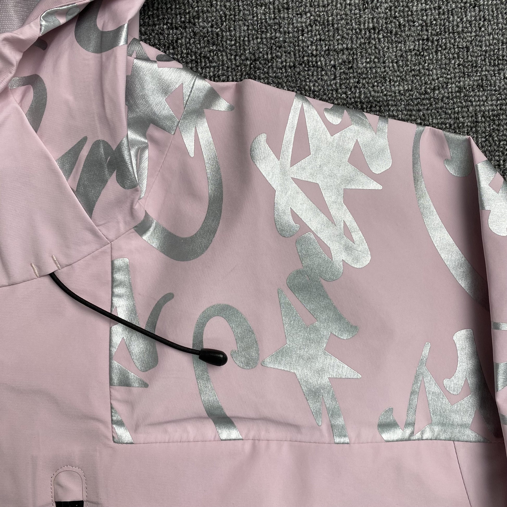 corteiz-elitework-waterproof-shell-jacket-pink-10-Drip Store Argentina