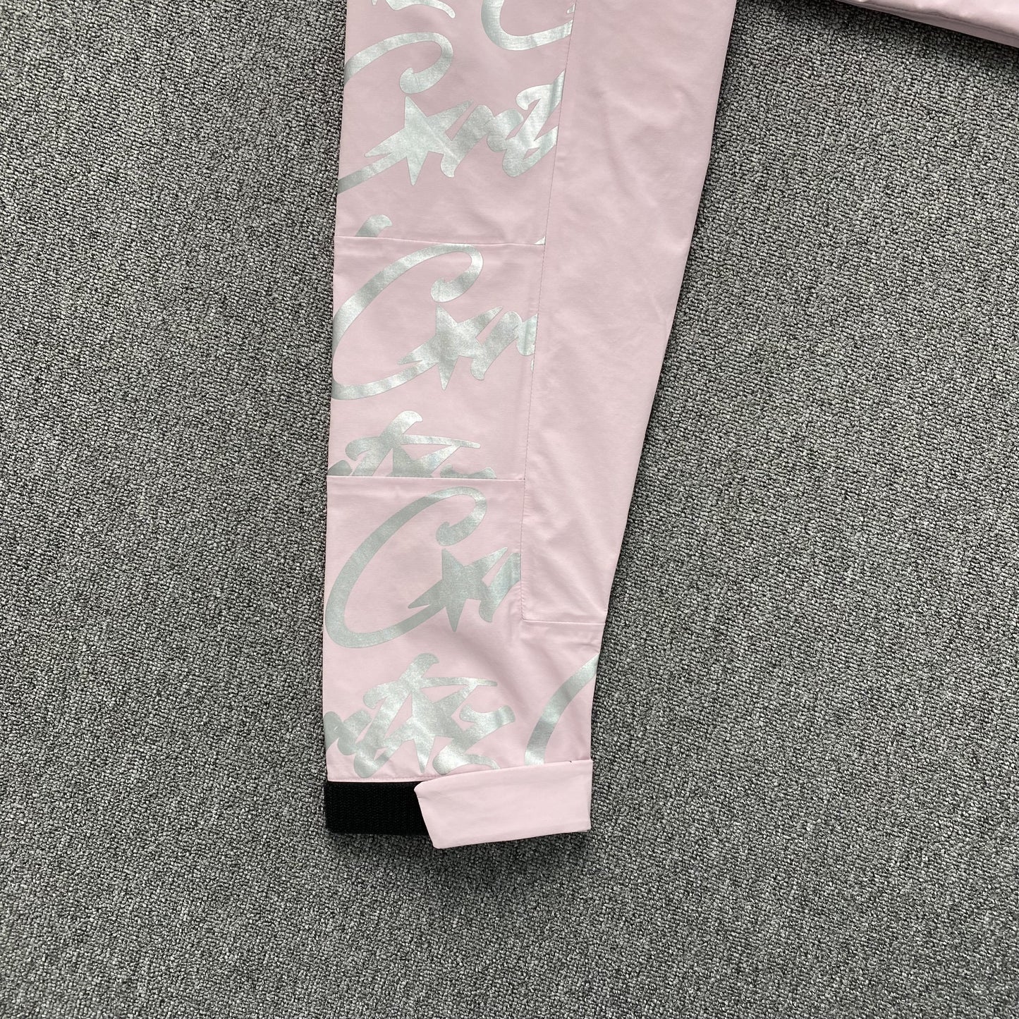 corteiz-elitework-waterproof-shell-jacket-pink-7-Drip Store Argentina