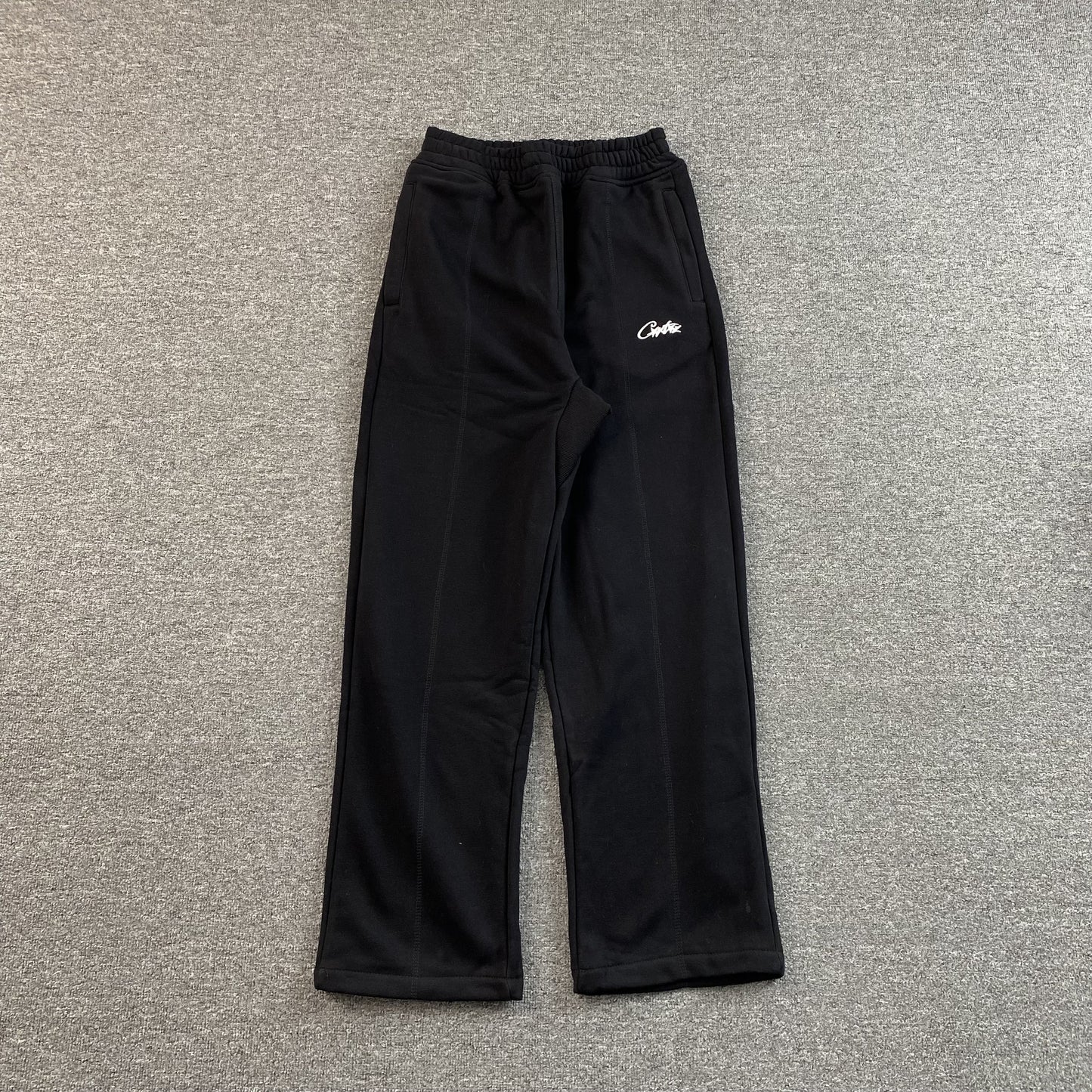 Pantalon Corteiz HMP Open Hem Negro