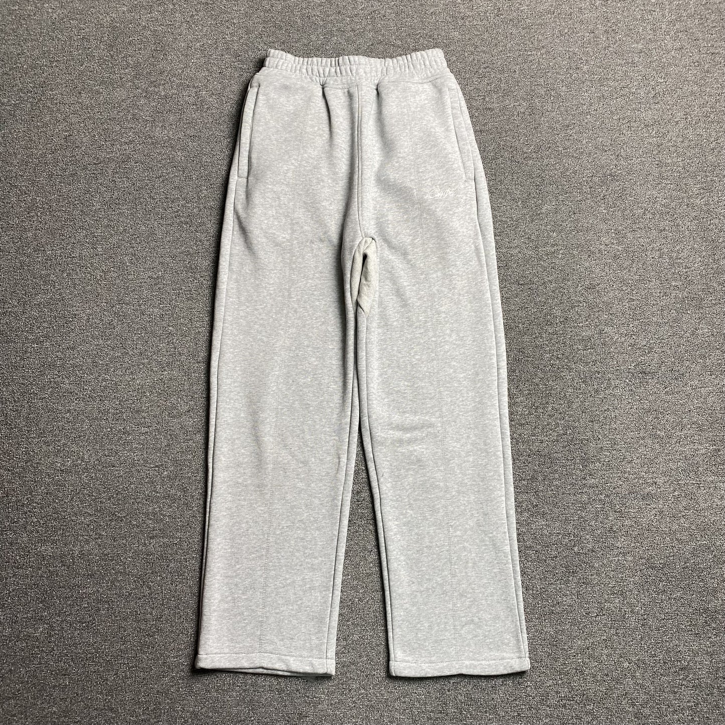 Pantalon Corteiz HMP Open Hem Gris