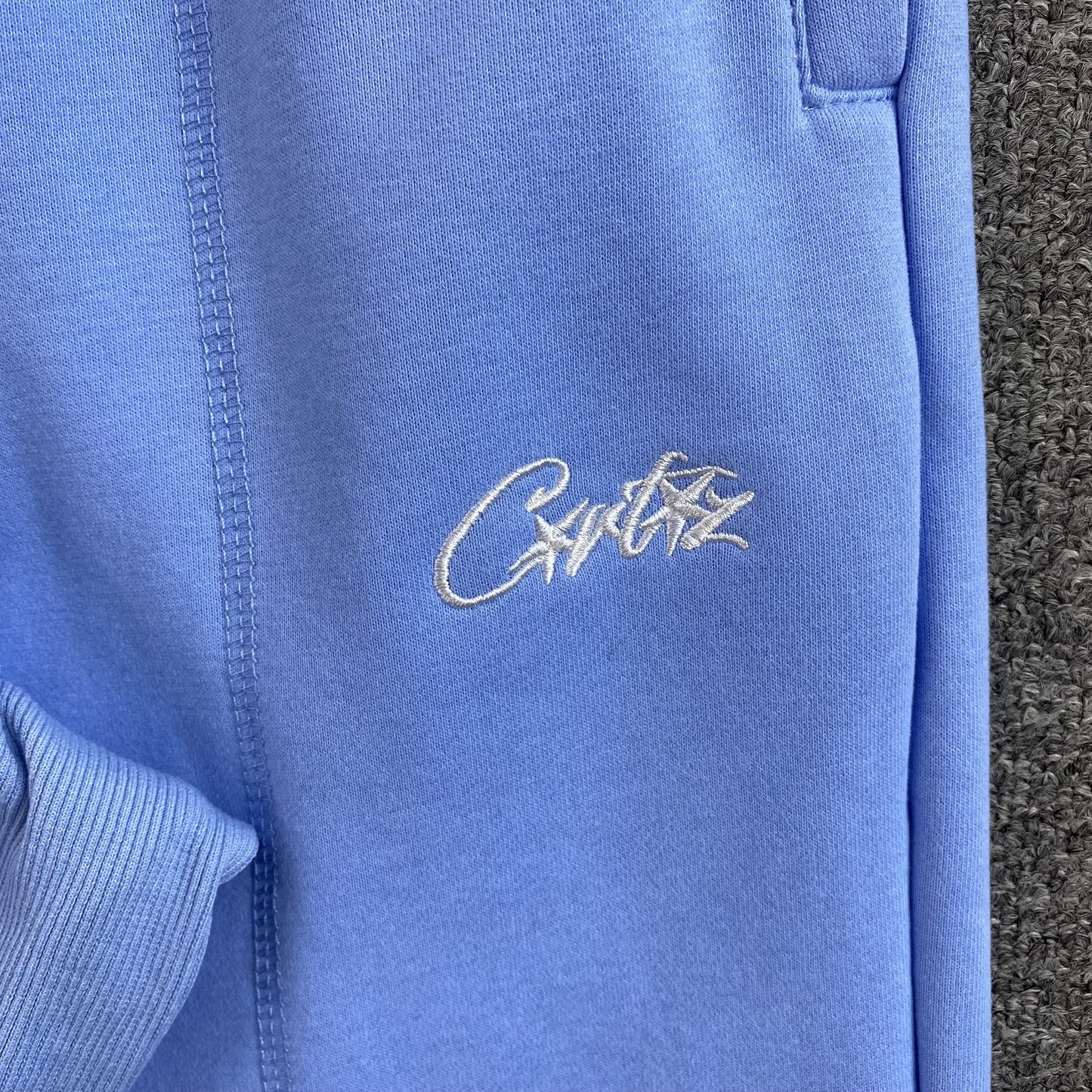 Pantalon Corteiz HMP V2 Celeste