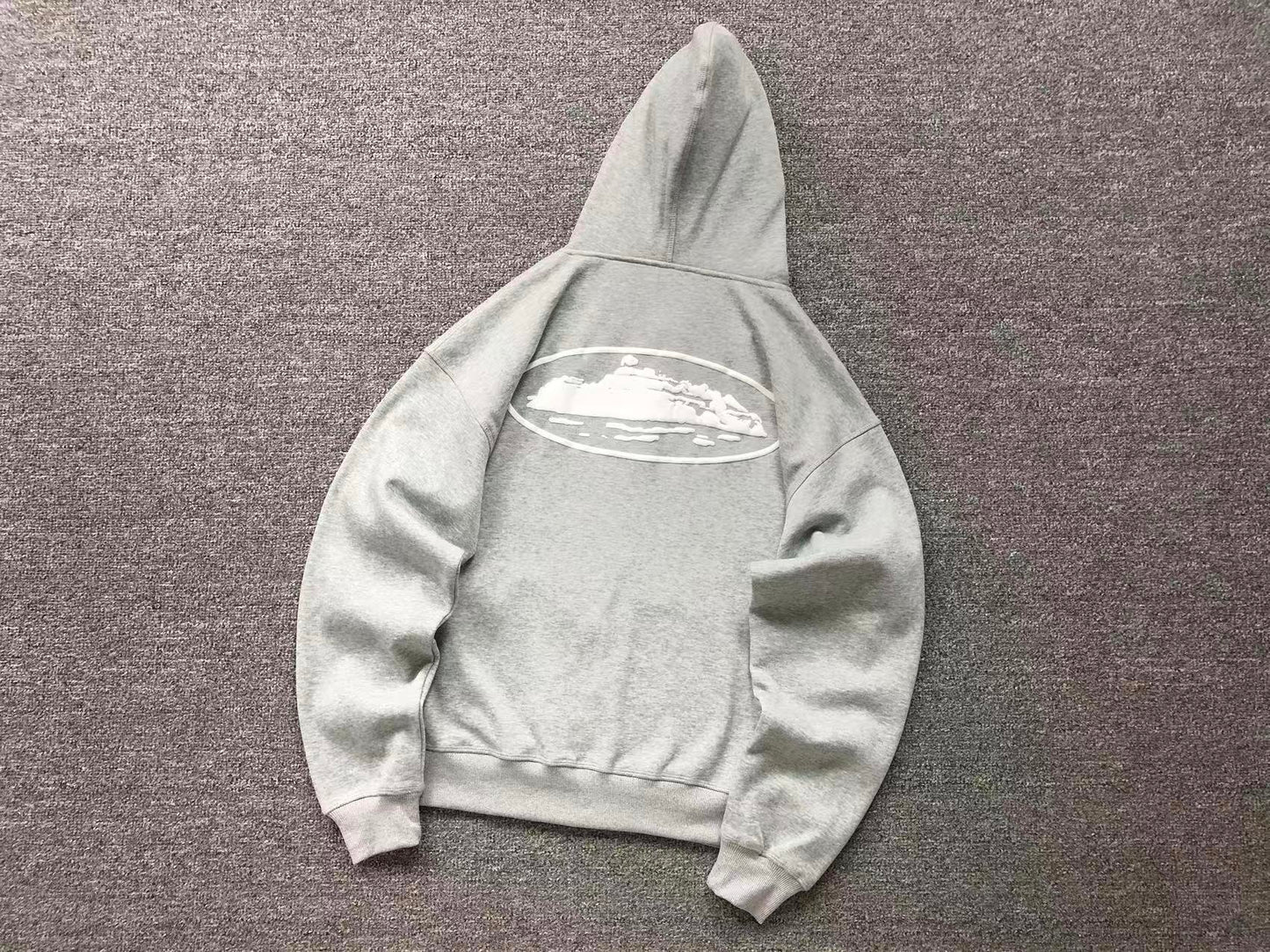 Campera Corteiz Island Puff Print Gris