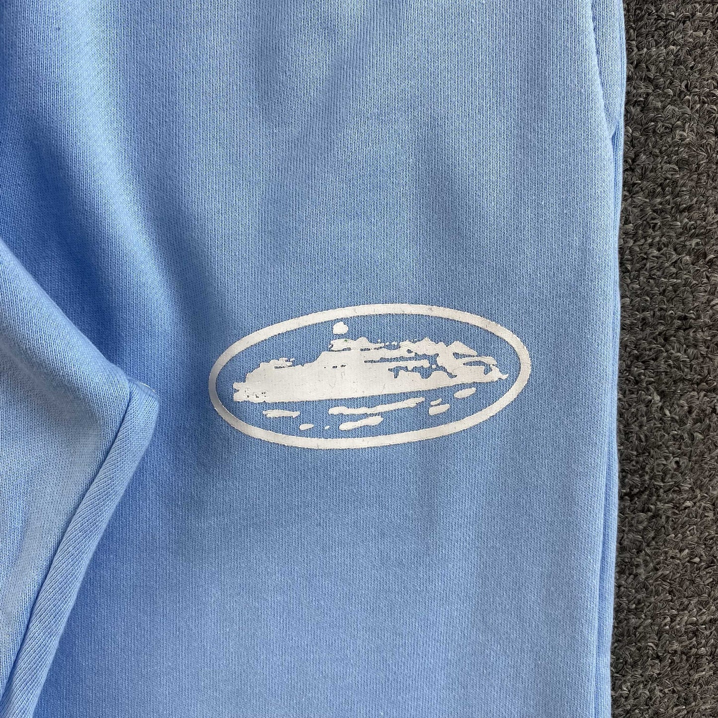 Pantalon Corteiz Island Puff Print Open Hem Celeste