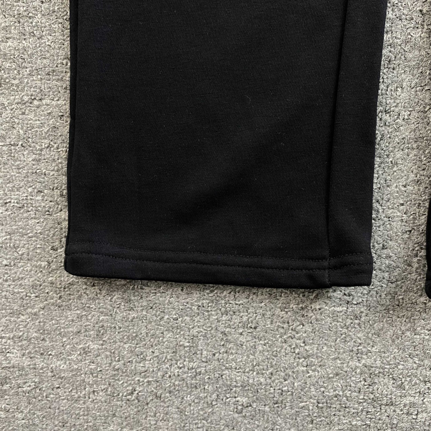 Pantalon Corteiz Island Puff Print Open Hem Negro