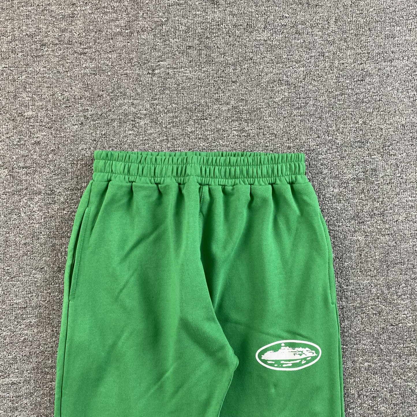 Pantalon Corteiz Island Puff Print Open Hem Verde