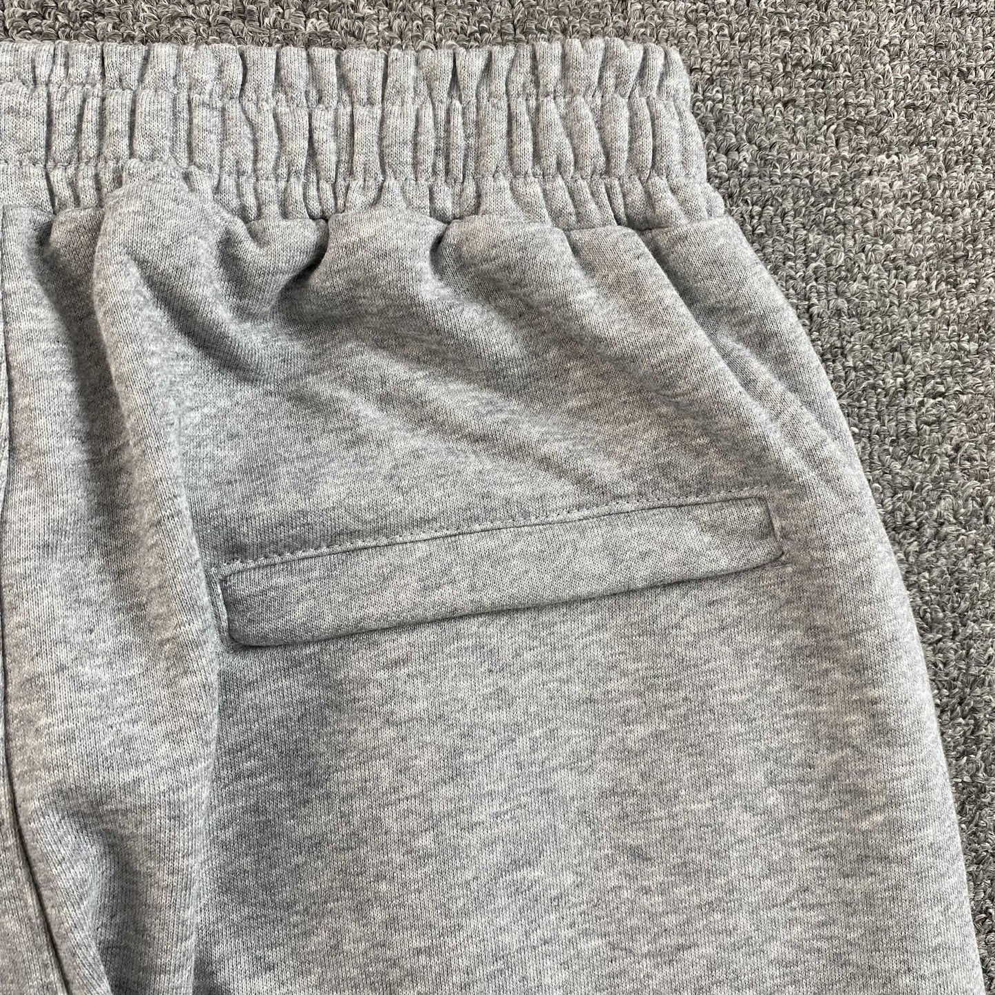 Pantalon Corteiz Island Puff Print Open Hem Gris