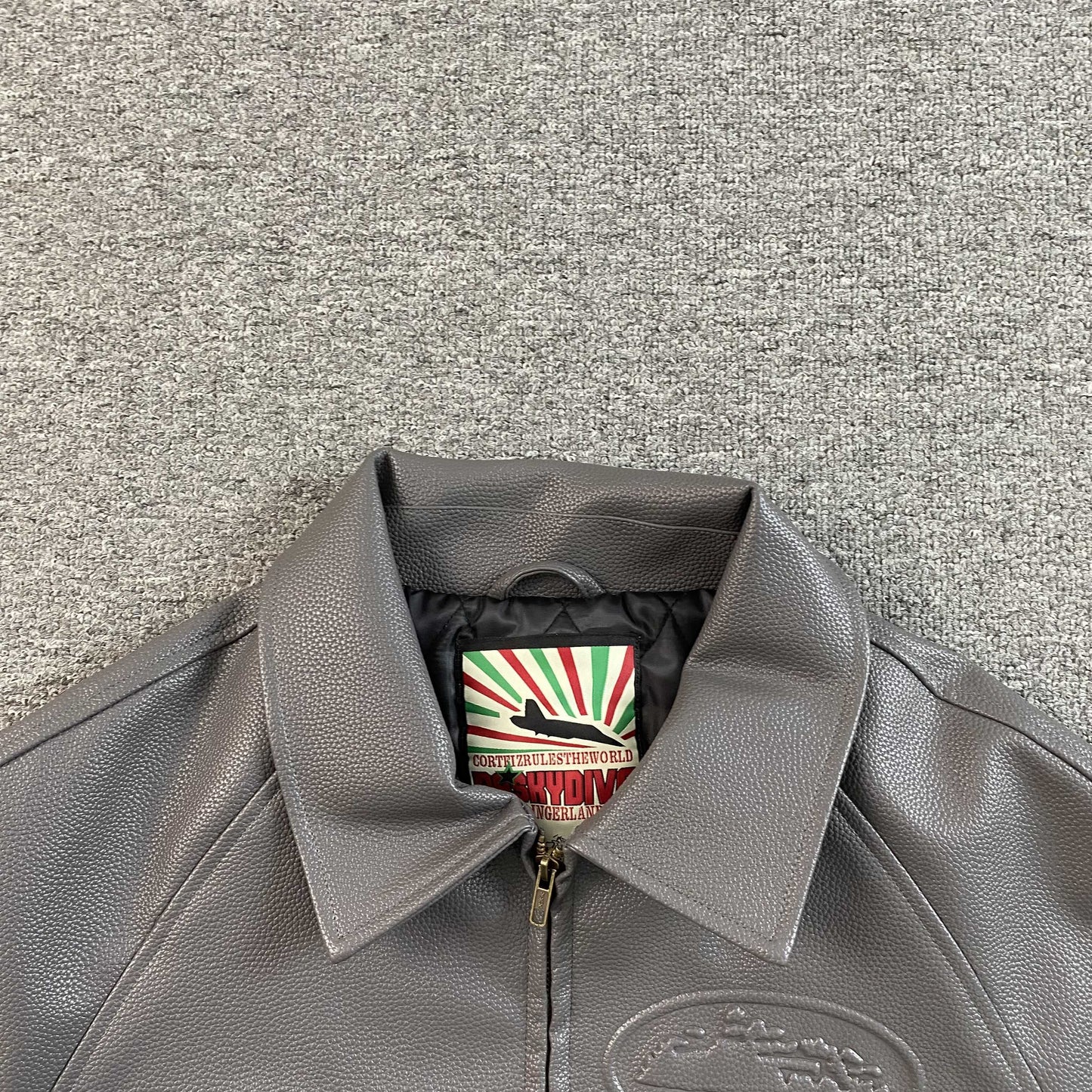 Campera Corteiz Da Skydive Cuero Gris