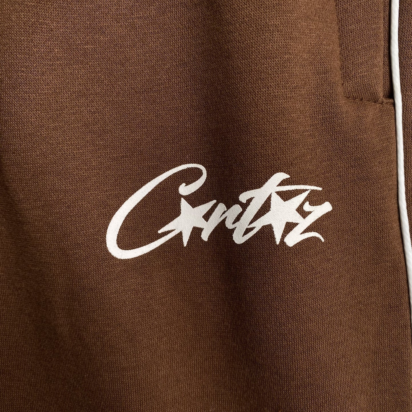 Pantalon Corteiz Marrón