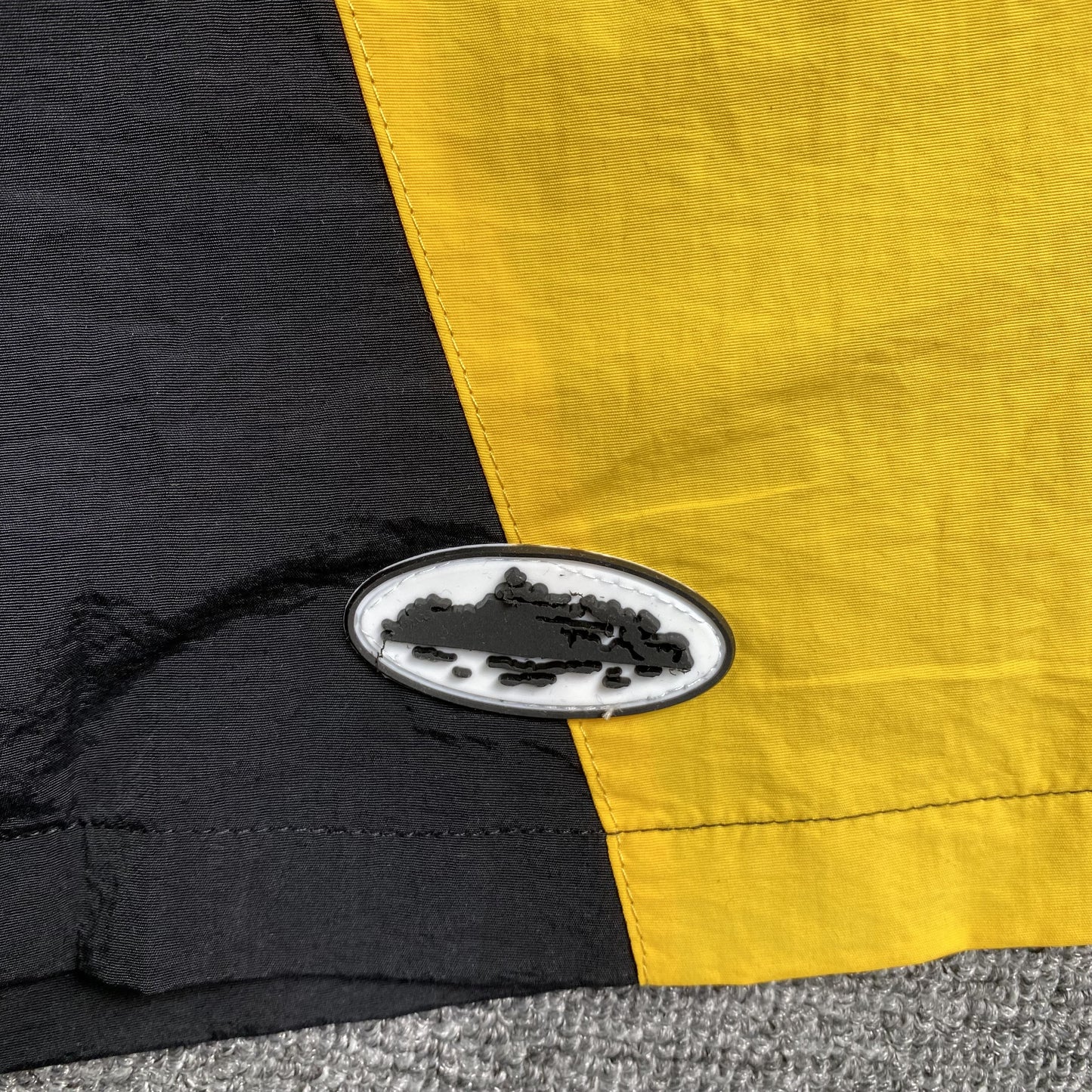 corteiz-spring-shorts-black-yellow-3-Drip Store Argentina