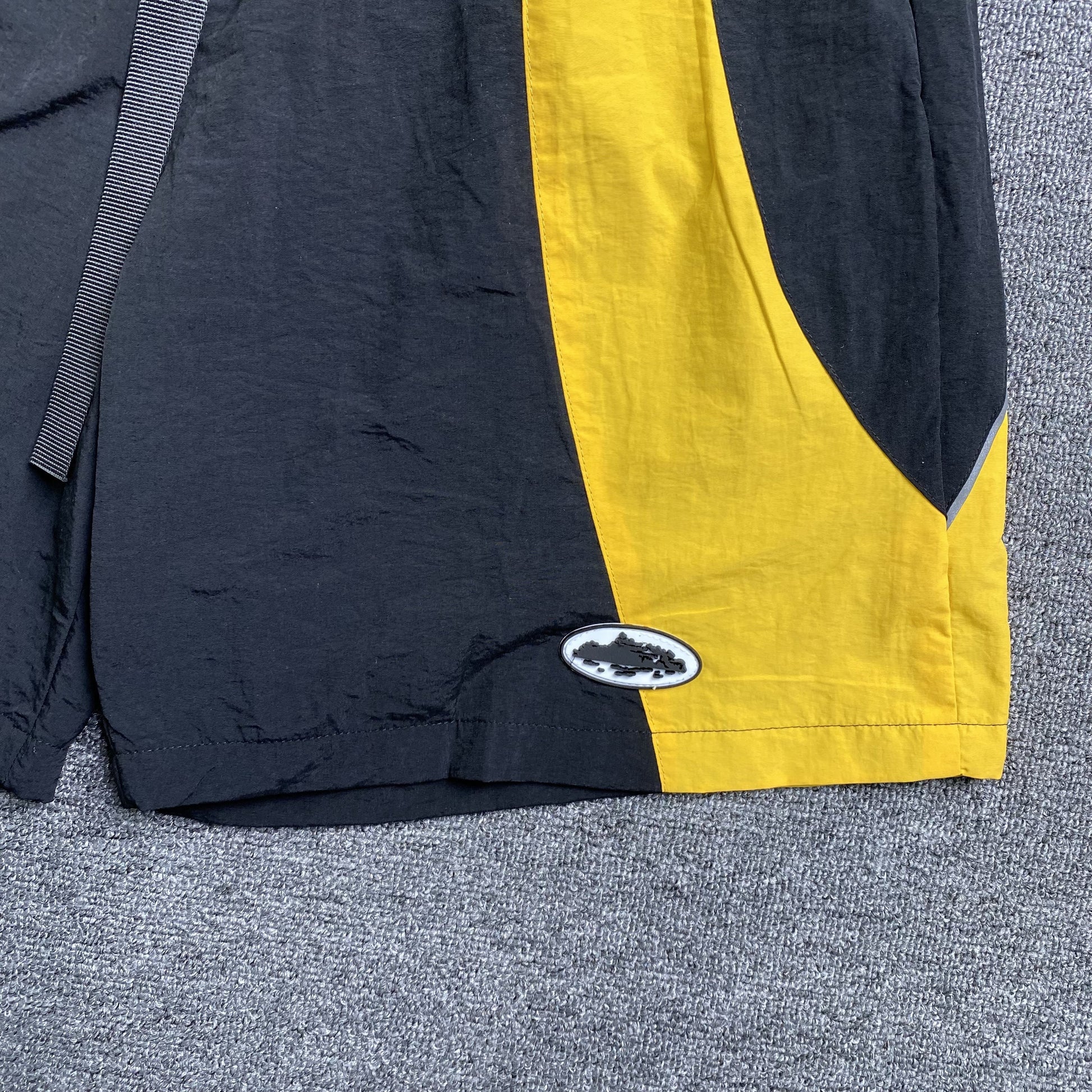 corteiz-spring-shorts-black-yellow-4-Drip Store Argentina