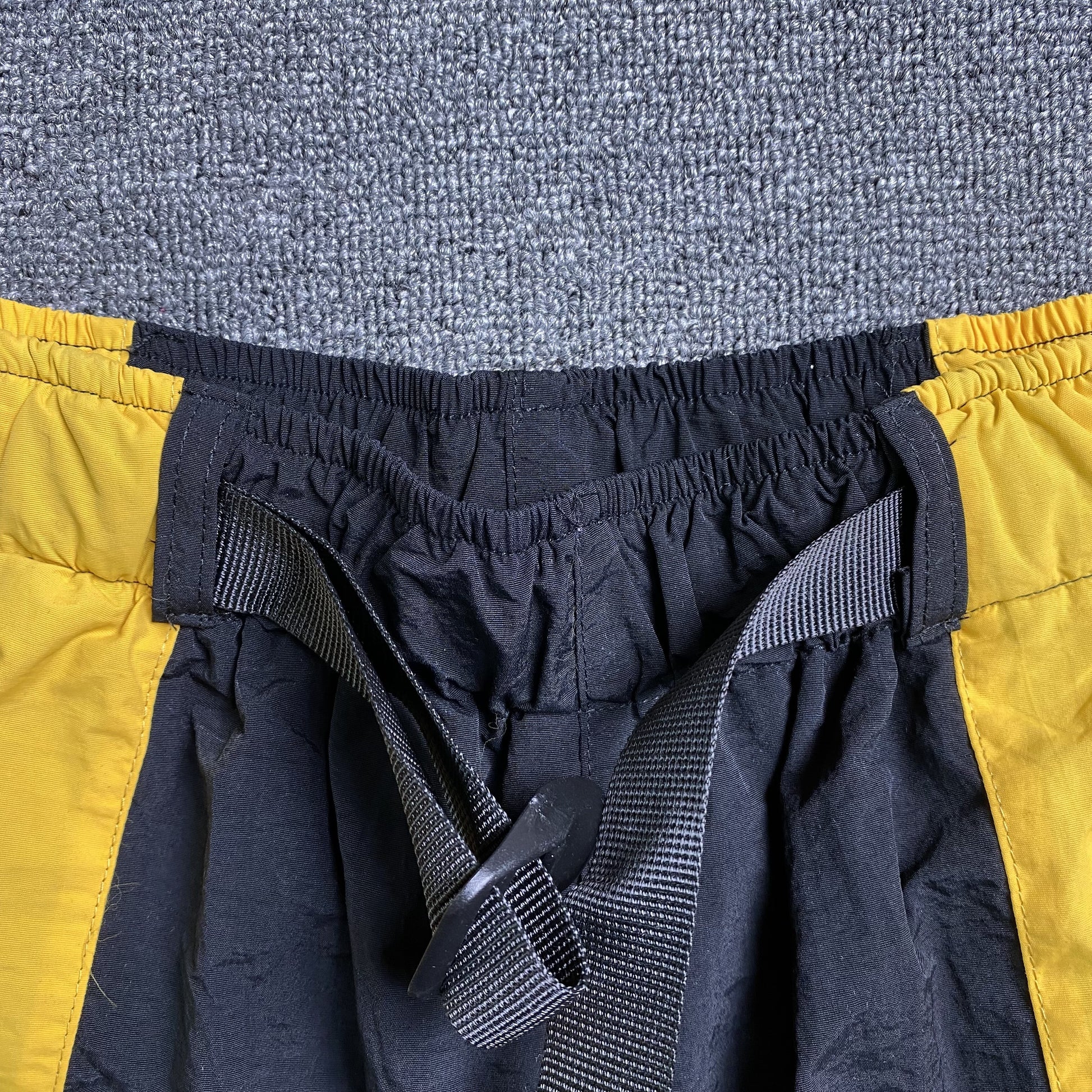 corteiz-spring-shorts-black-yellow-6-Drip Store Argentina