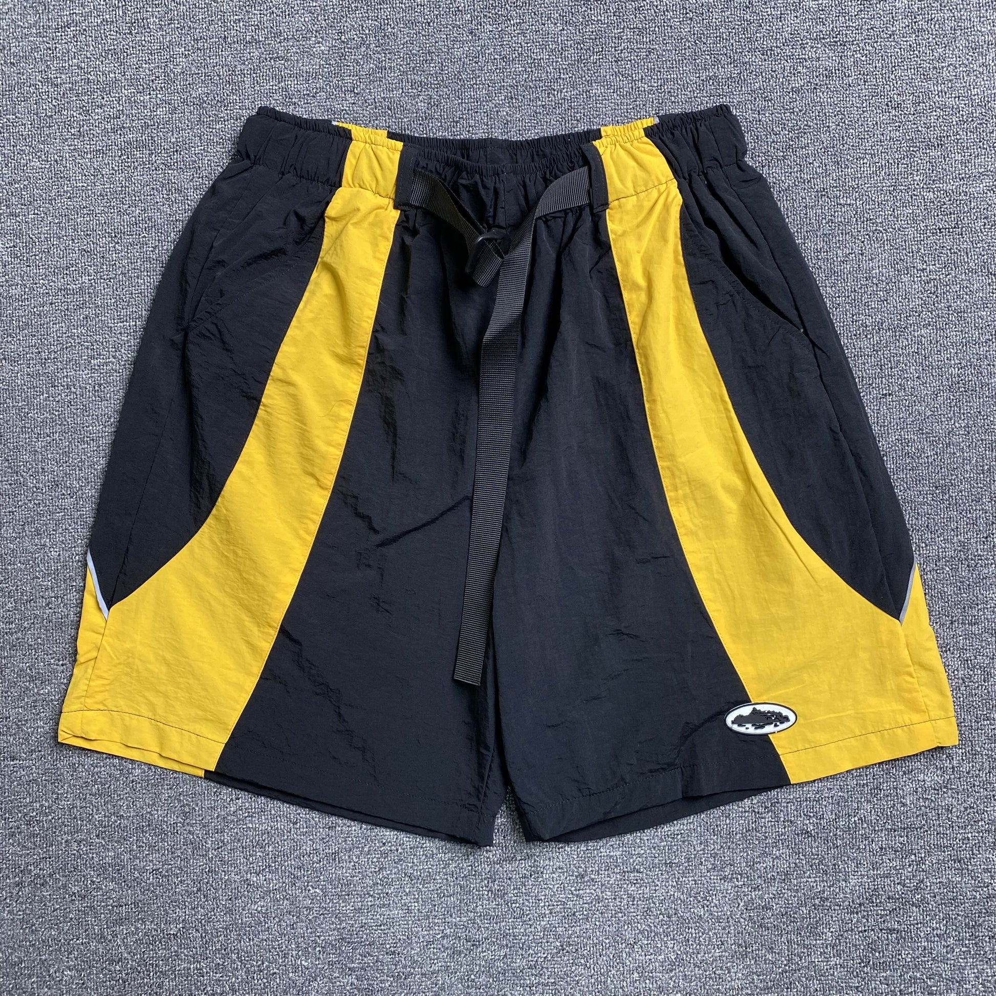 corteiz-spring-shorts-black-yellow-Drip Store Argentina
