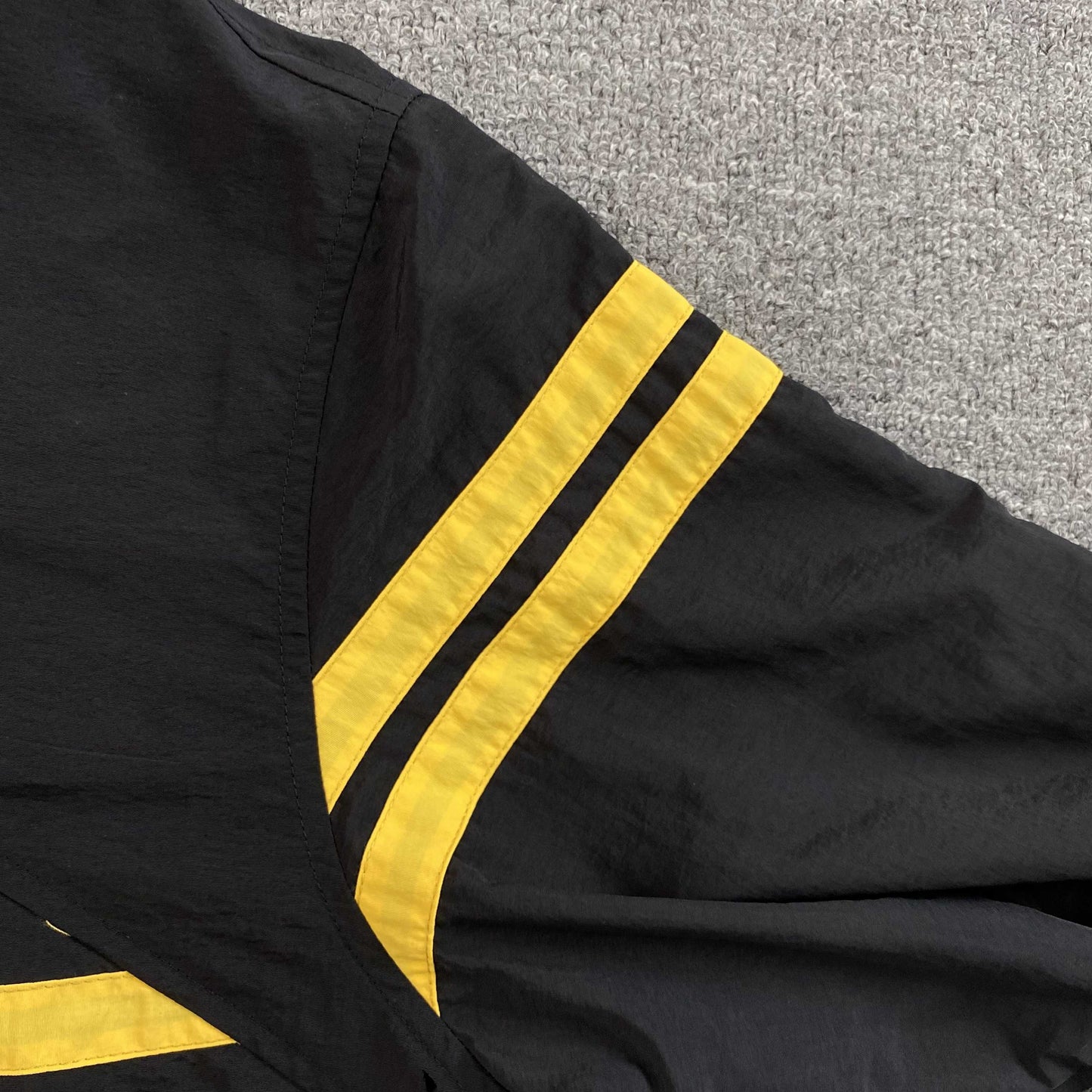 Campera Corteiz Sriped Litework Negra