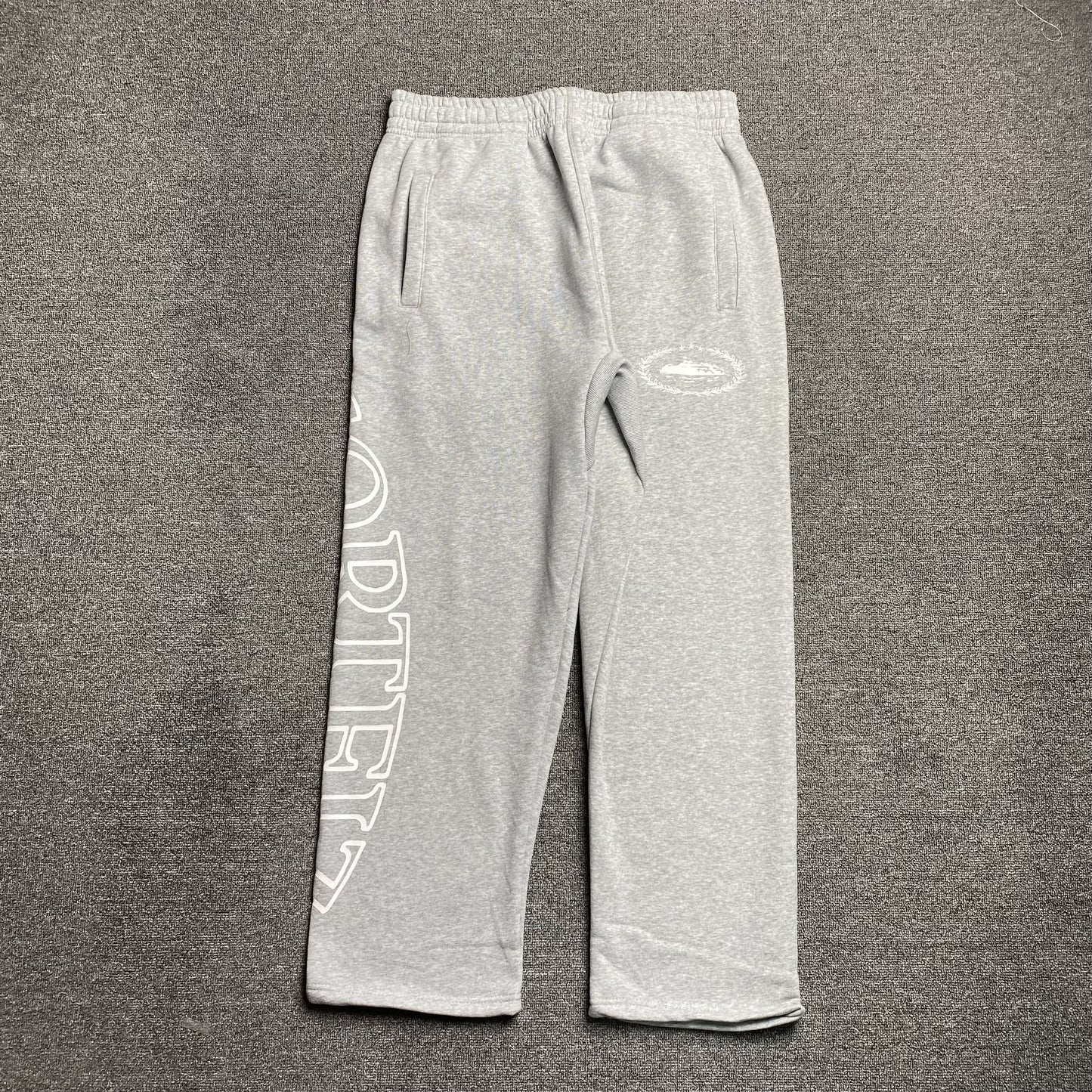 Pantalon Corteiz Superior Royale Open Hem Gris