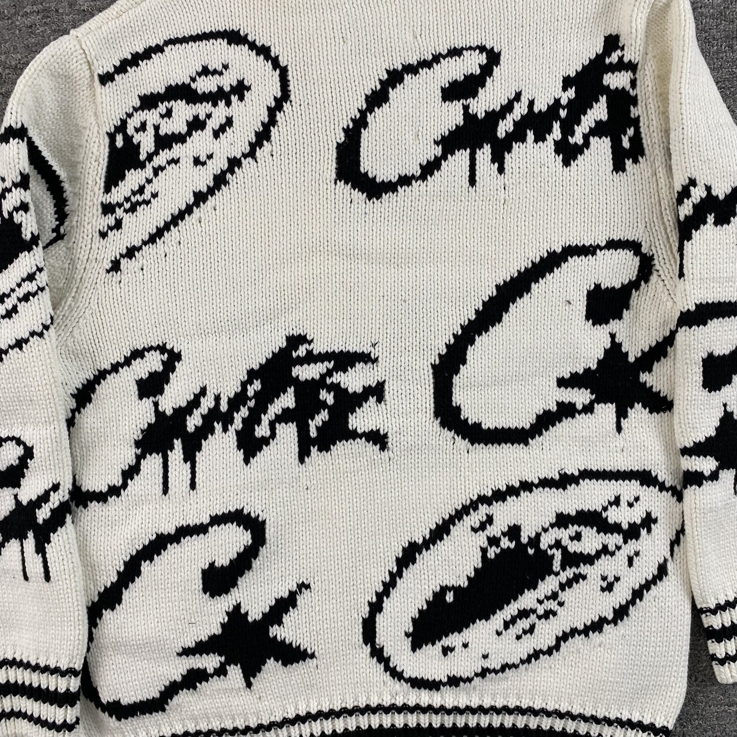 Campera Corteiz VVS Jacquard Knit Blanca