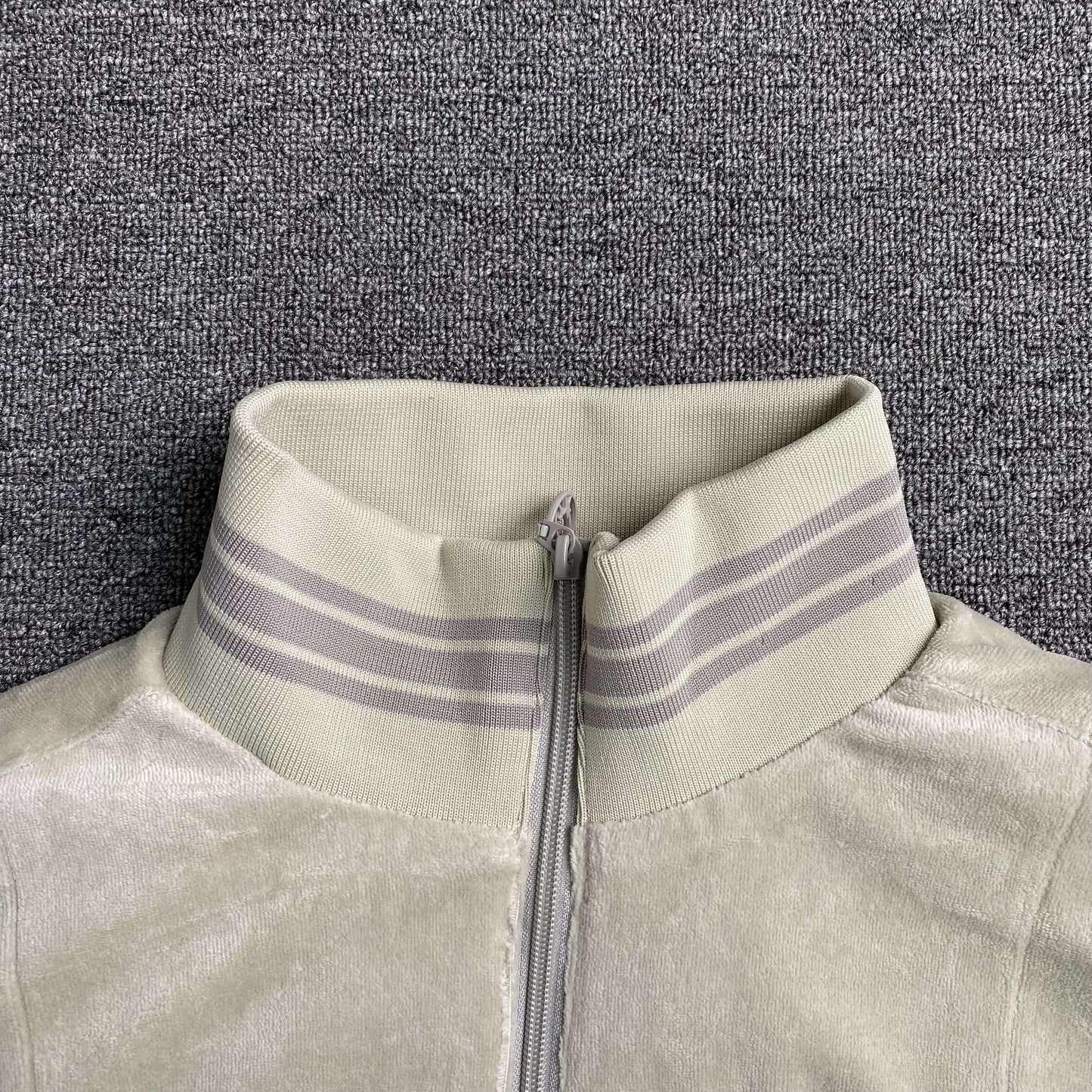 Campera Corteiz VVS Uptown Gris