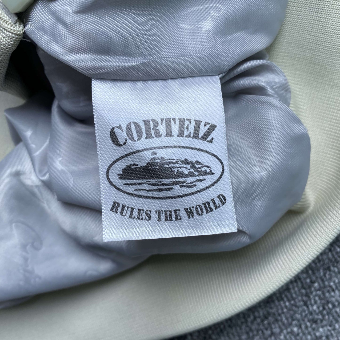 Campera Corteiz VVS Uptown Gris