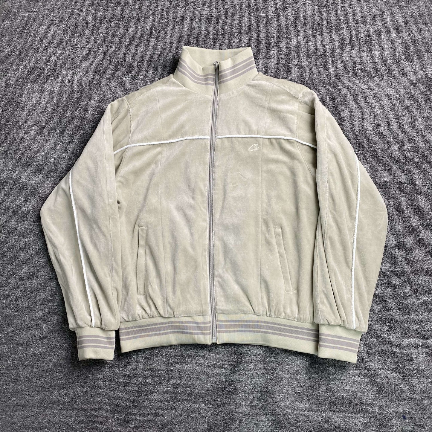 Campera Corteiz VVS Uptown Gris