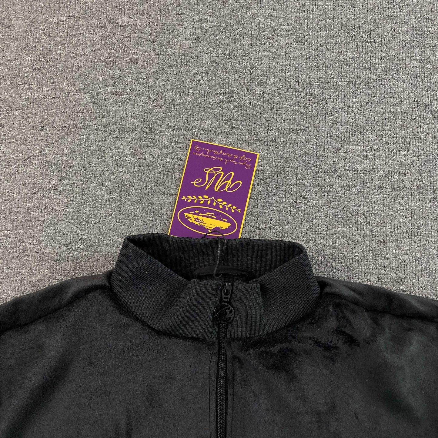 Campera Corteiz VVS Velour Negra