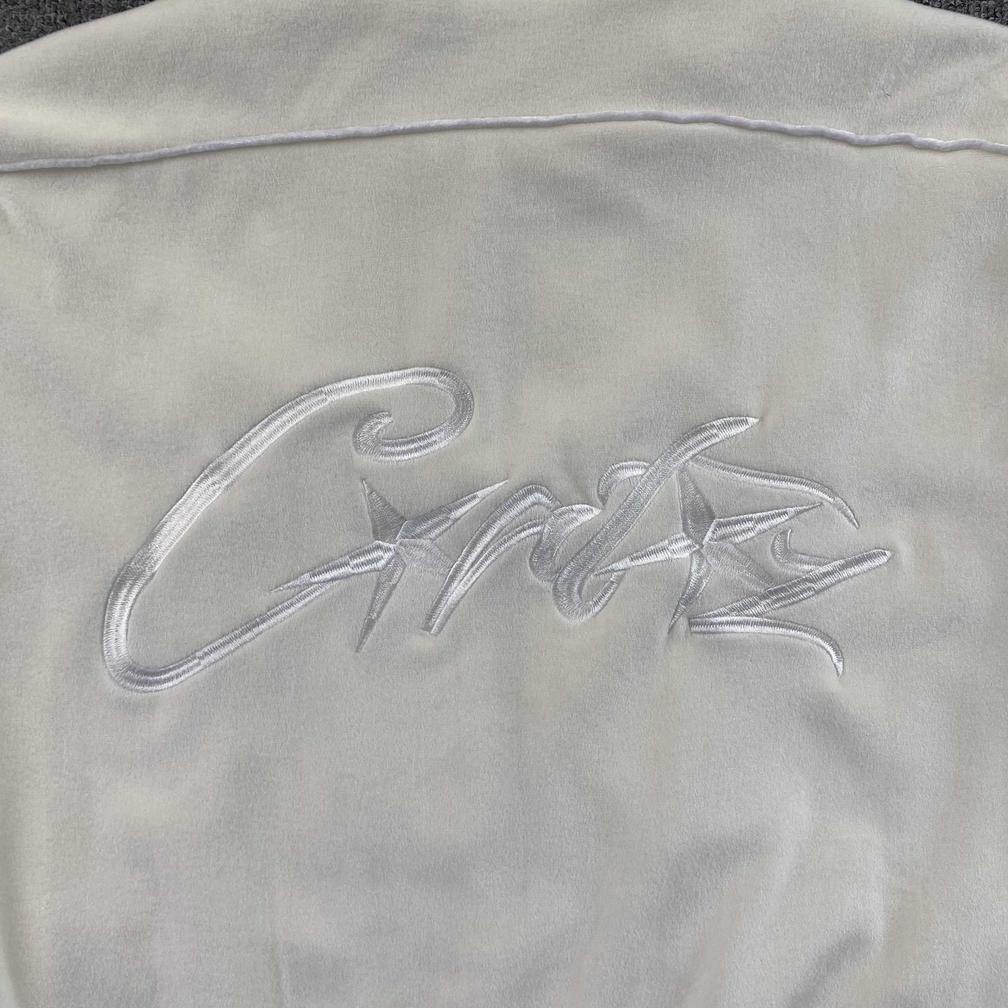 Campera Corteiz VVS Velour Crema